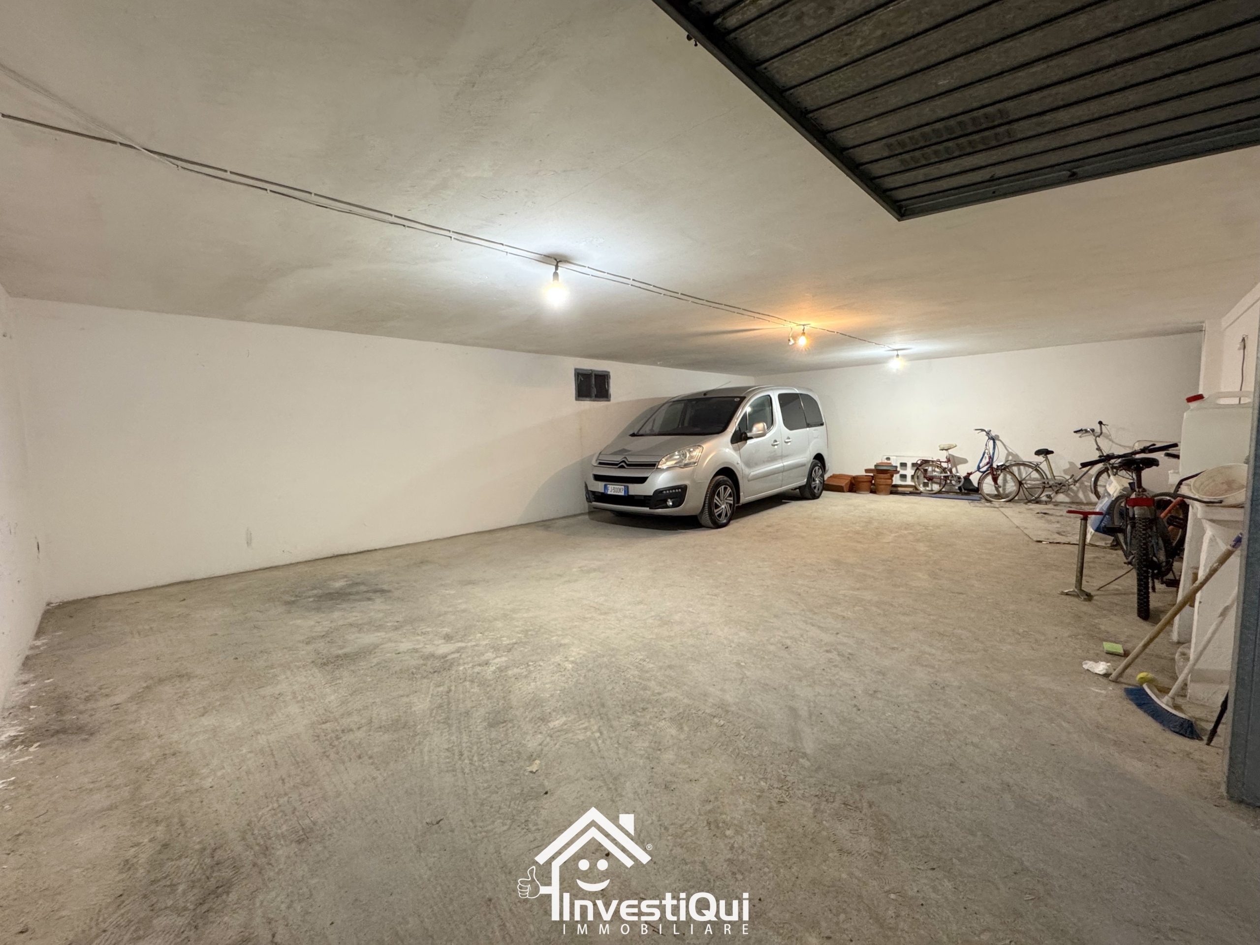 Box/Garage 56mq in vendita in piazza nenni 18, Pietra Ligure