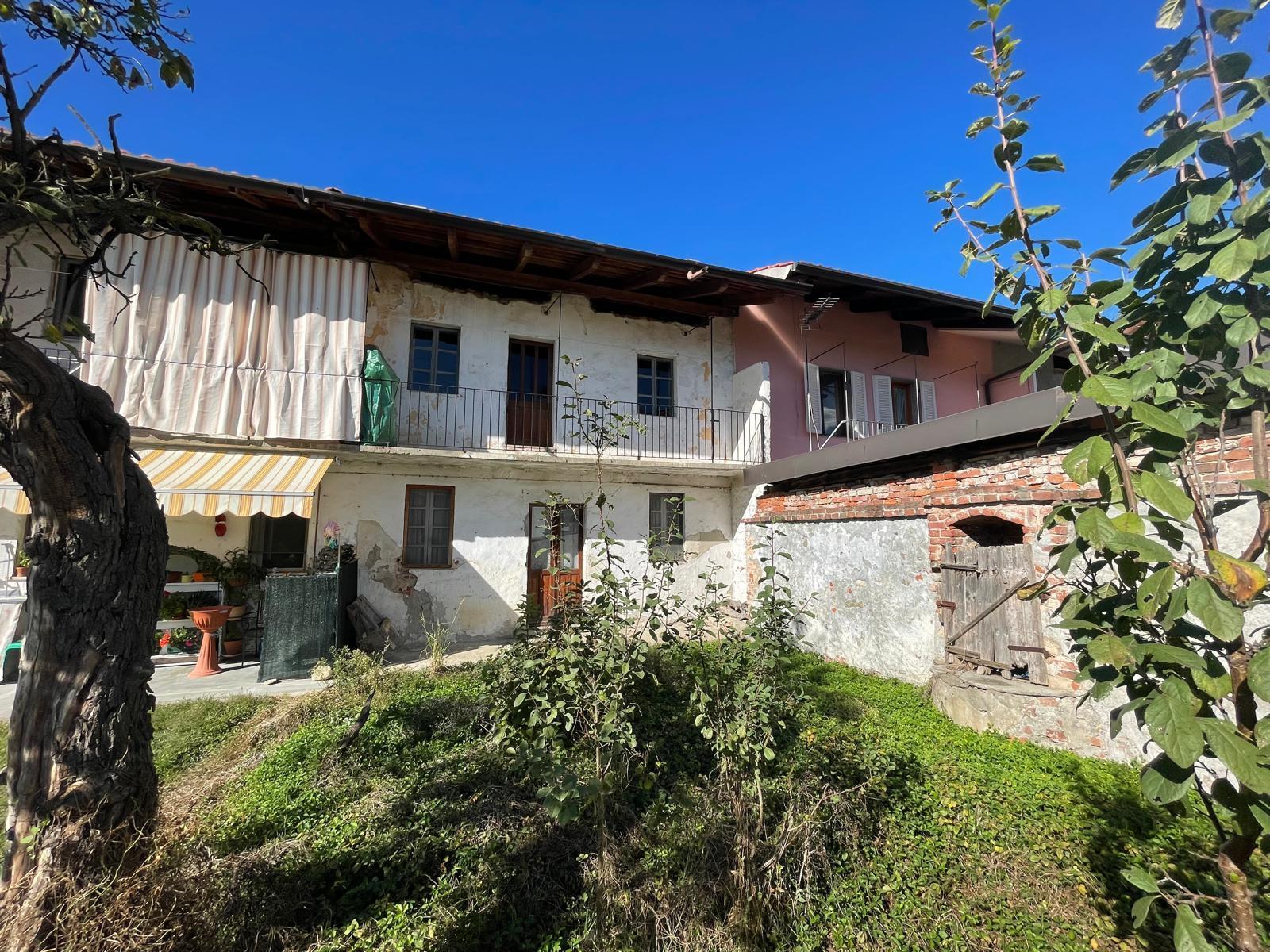 Casa indipendente da ristrutturare in via roma 15, Lusigli