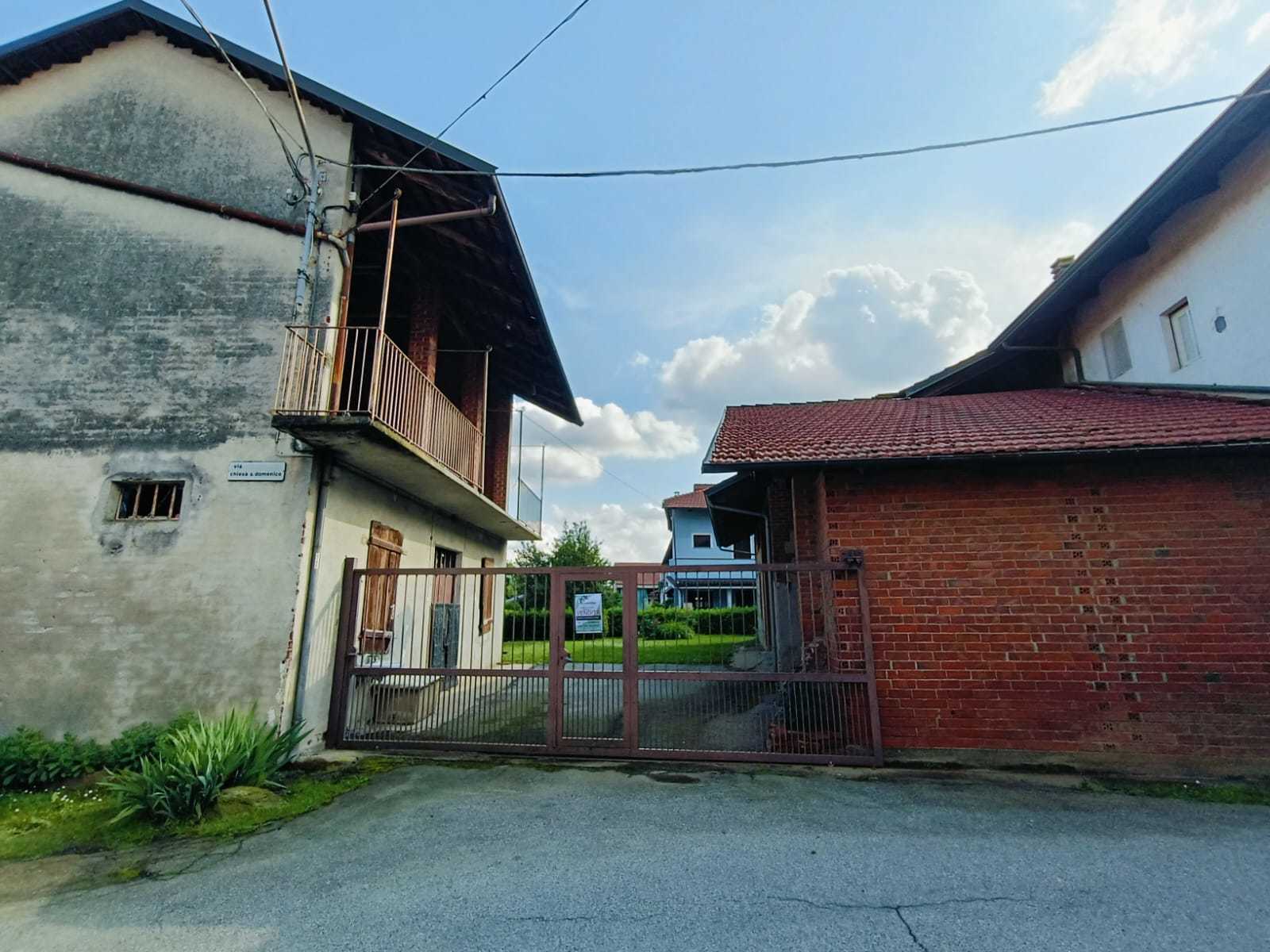 Magazzino da ristrutturare in via chiesa s.domenico 1, Front