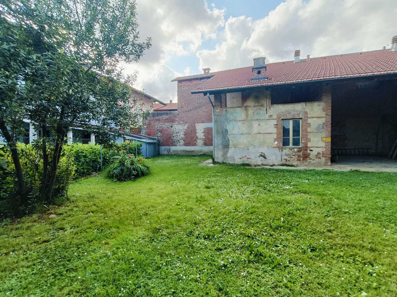 Magazzino da ristrutturare in via chiesa s.domenico 1, Front