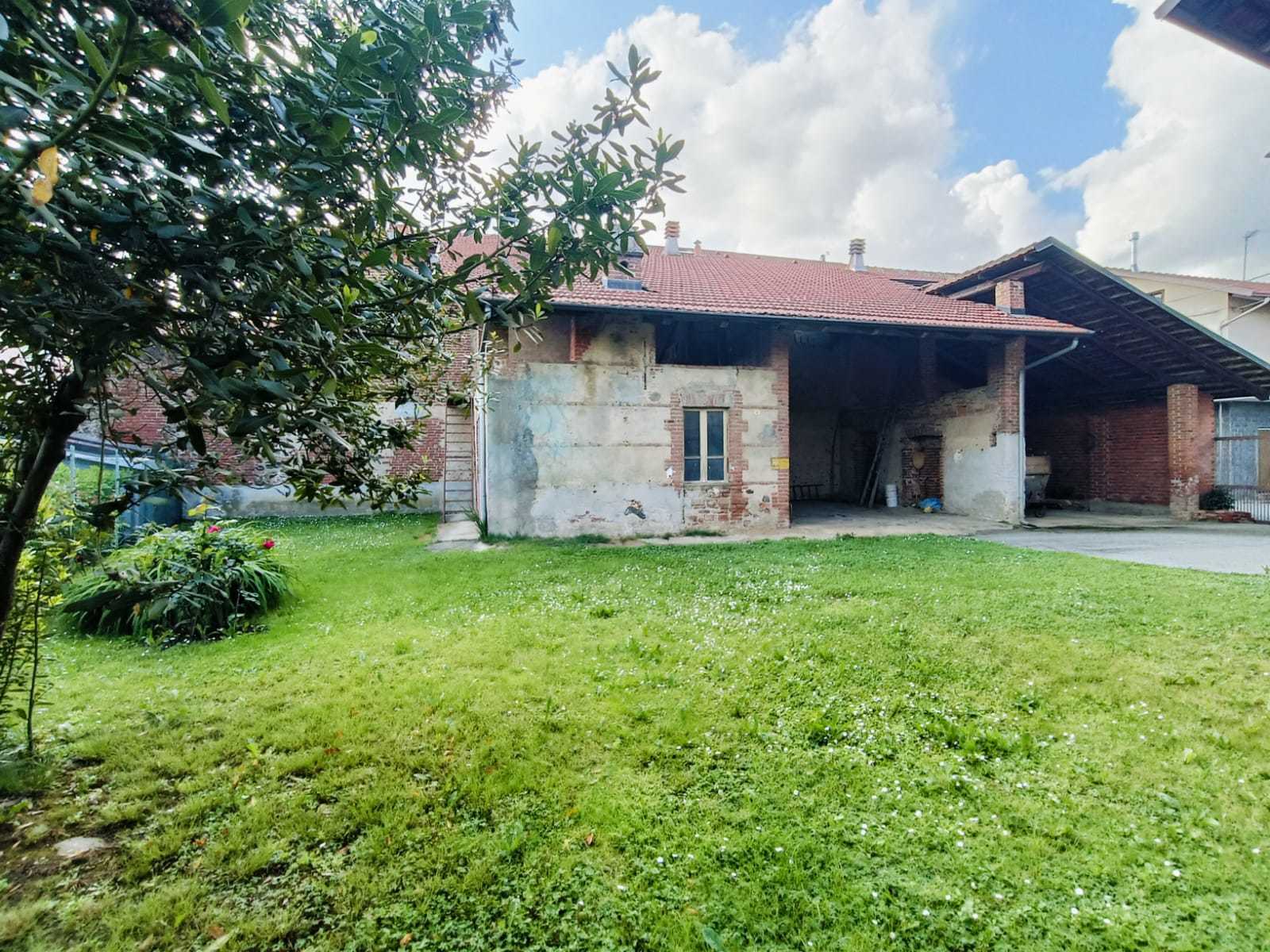 Magazzino da ristrutturare in via chiesa s.domenico 1, Front