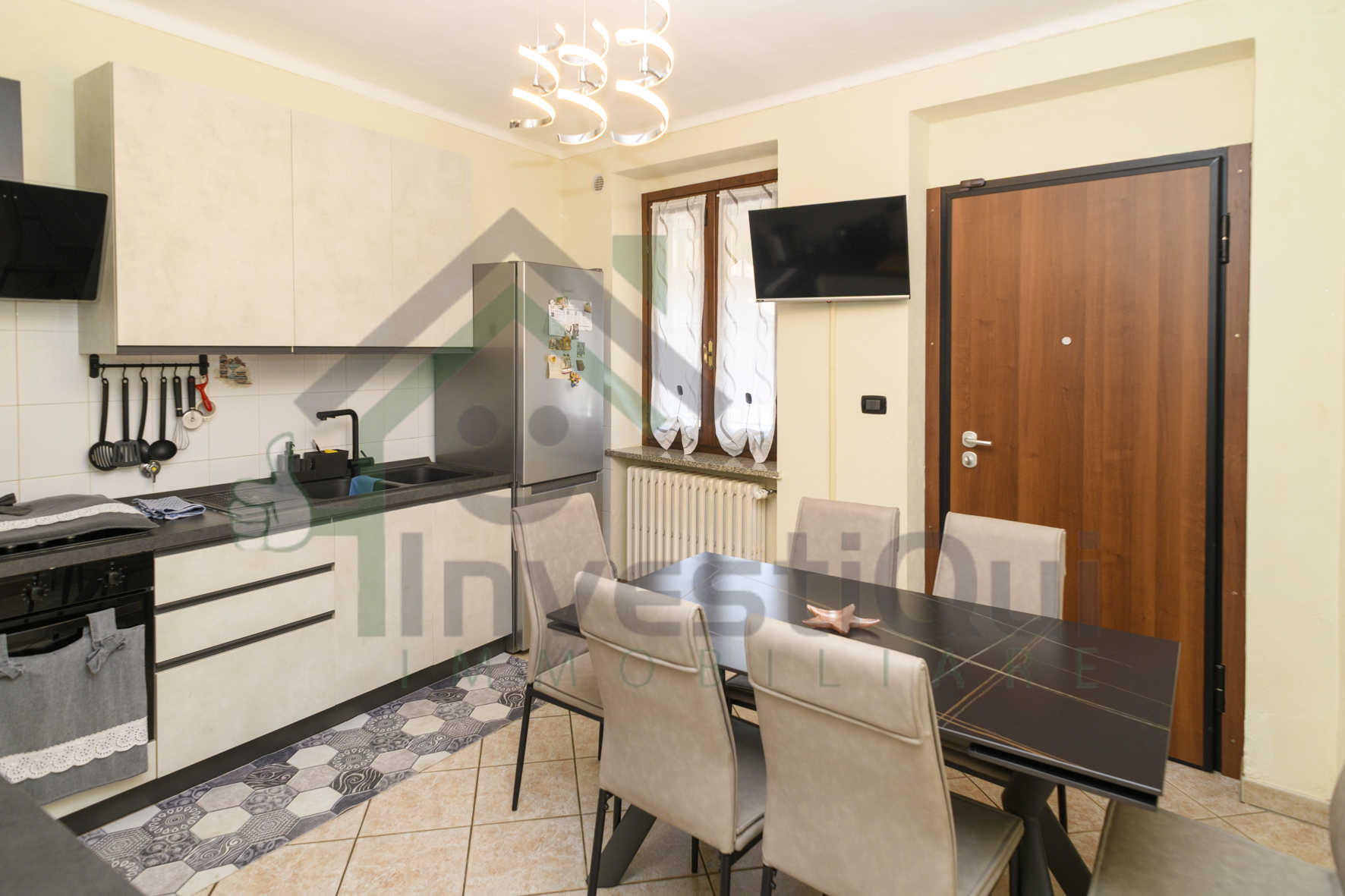 Casa indipendente ristrutturata in via delle spine 48, Ciri