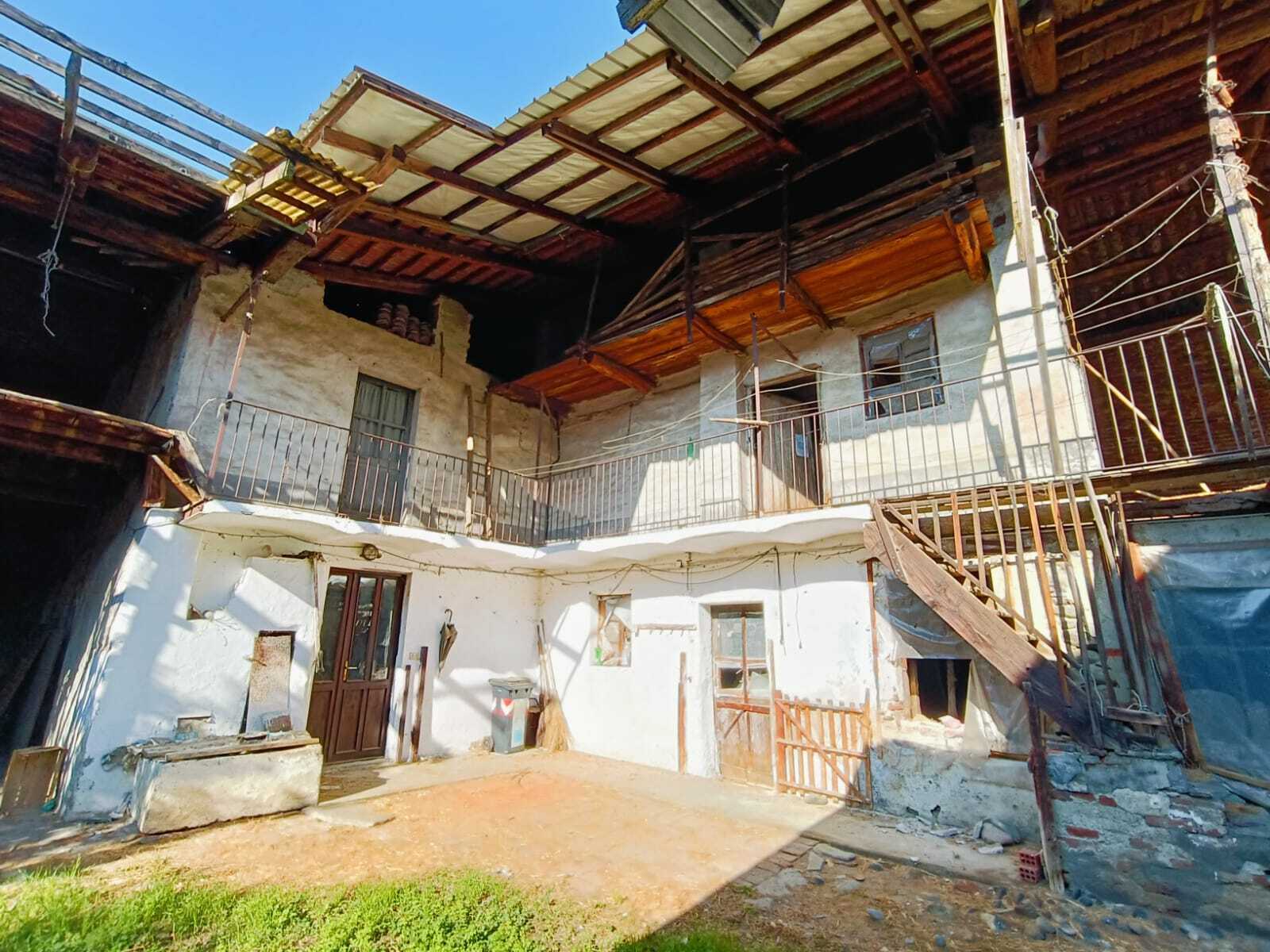 Casa indipendente da ristrutturare in via macario clemente 15, Ciri