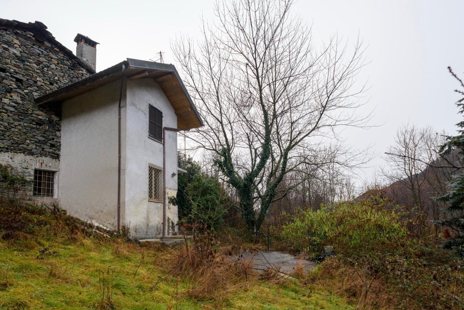 Casa indipendente da ristrutturare in frazione bruschi 8, Cantoira