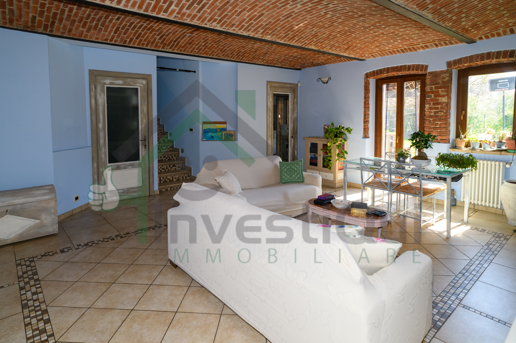 Villa con giardino in sp18 22, Ciri�