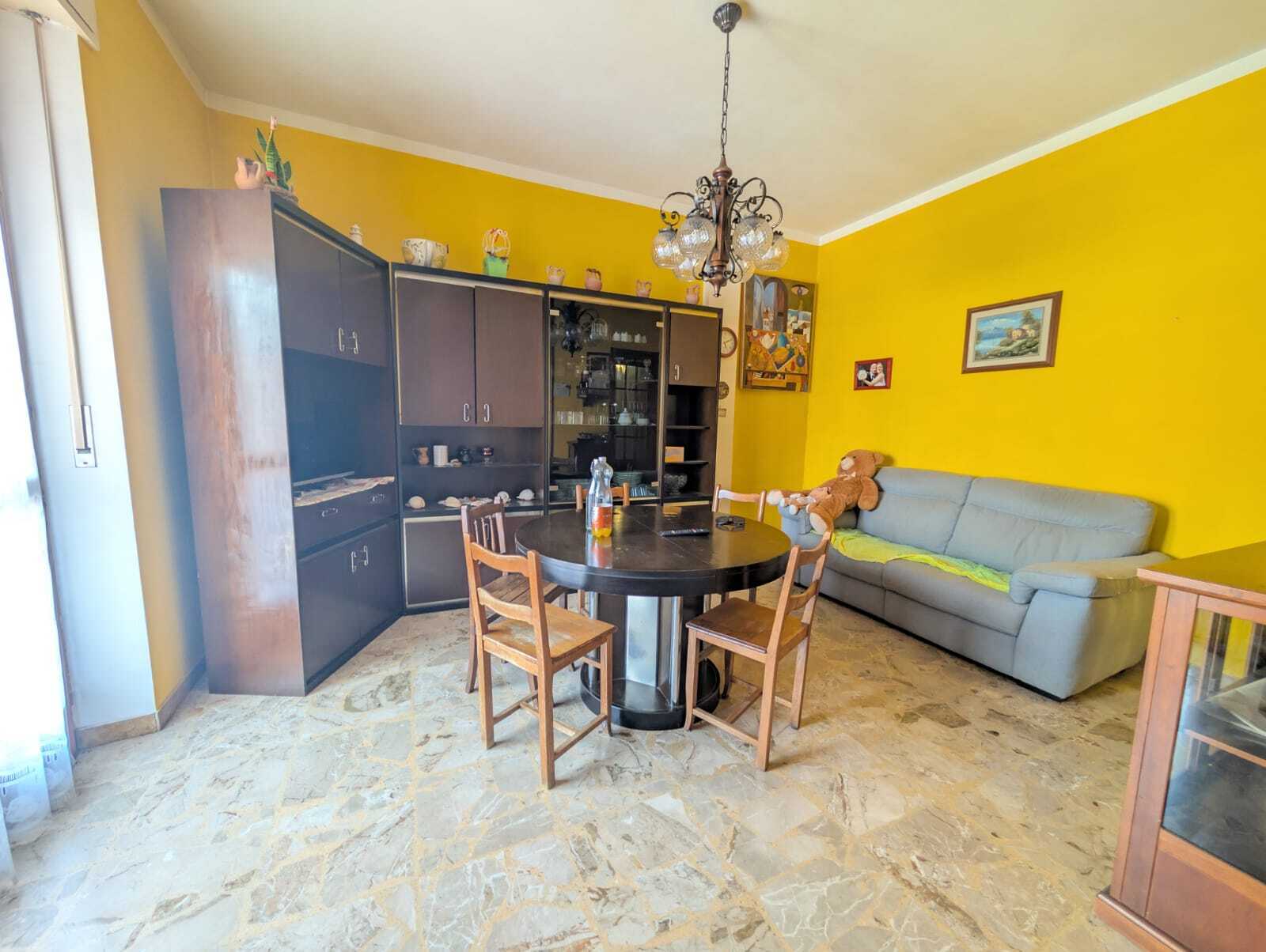 Trilocale in affitto in via dott. l. rossetti 22, Ciri�
