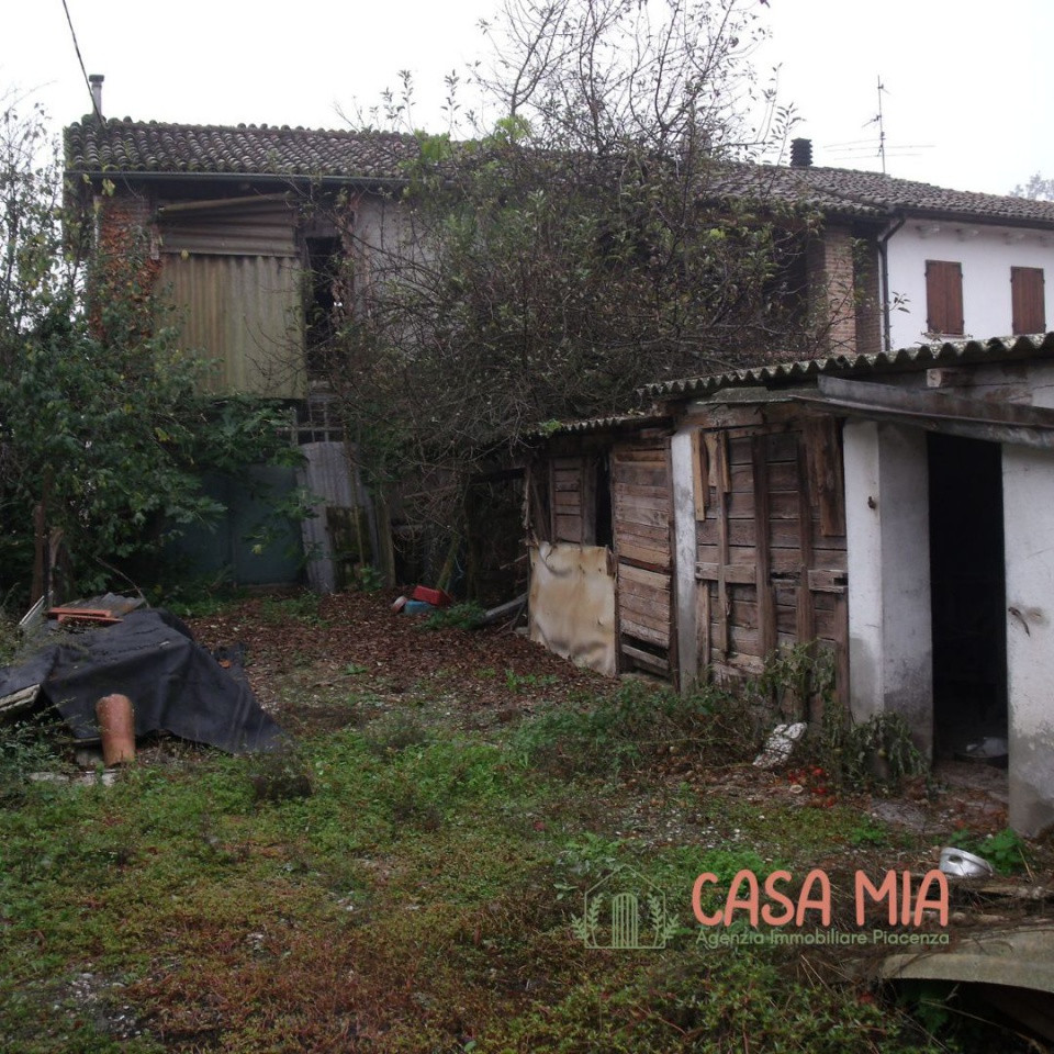 Casa indipendente con box a Rottofreno