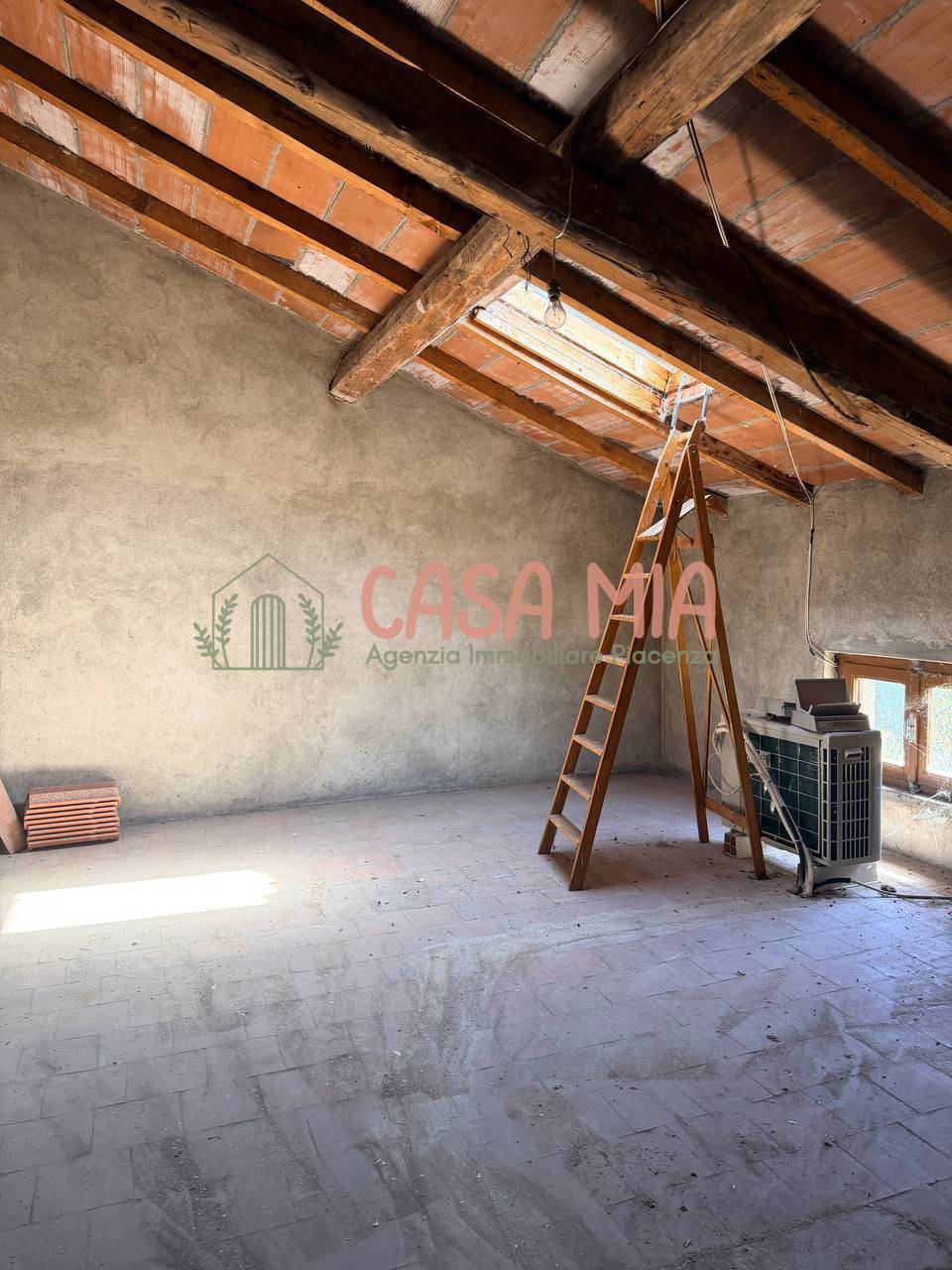 Casa semi indipendente in vendita a Piozzano