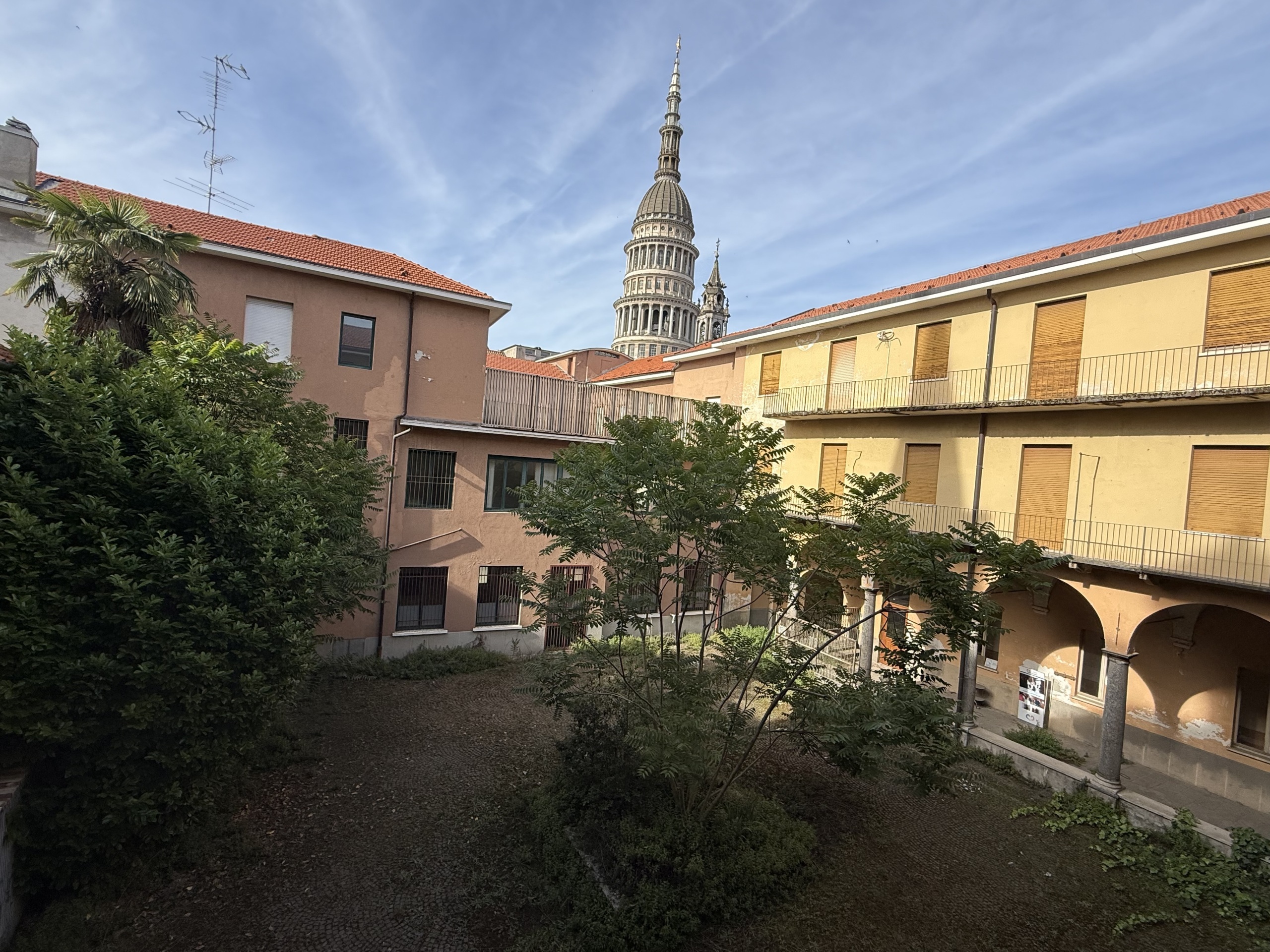 Stabile/Palazzo con giardino in via san gaudenzio 11, Novara
