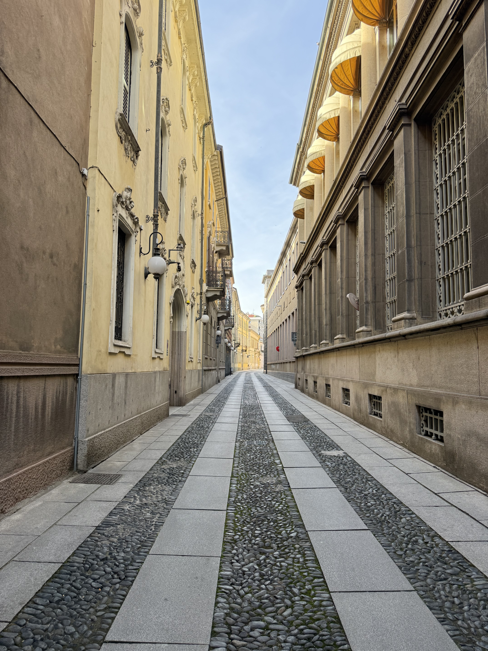 Stabile/Palazzo con giardino in via san gaudenzio 11, Novara