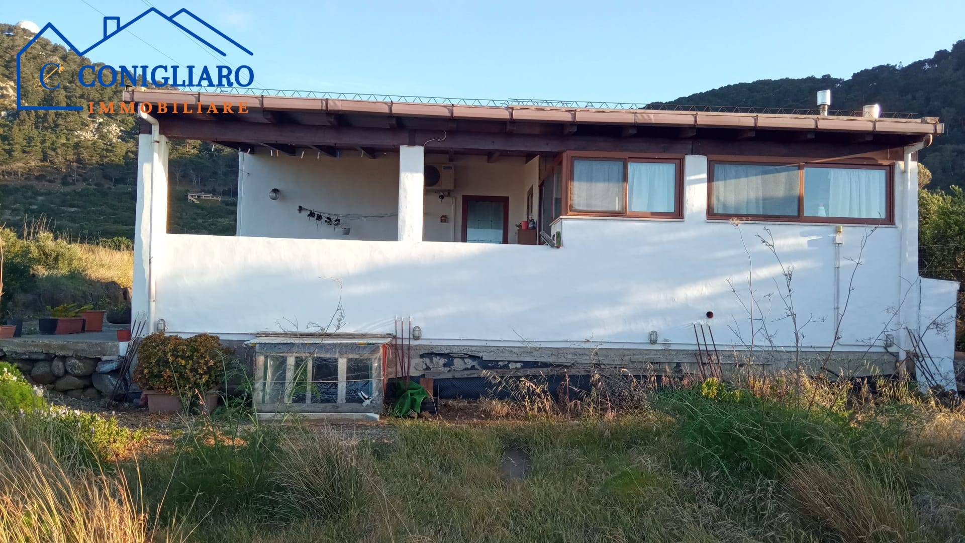 Villa con terrazzo a Ustica