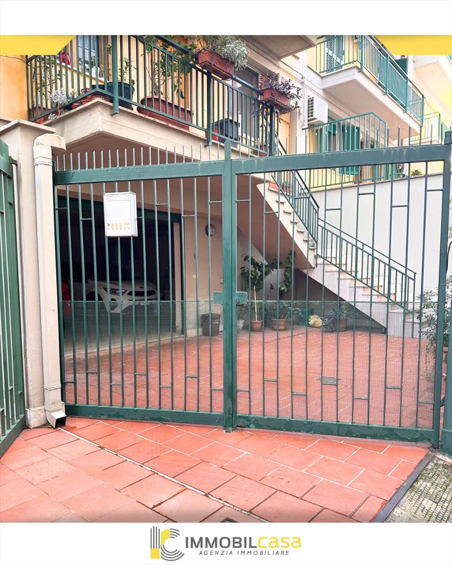 Villa con giardino, Altamura viale regina margherita