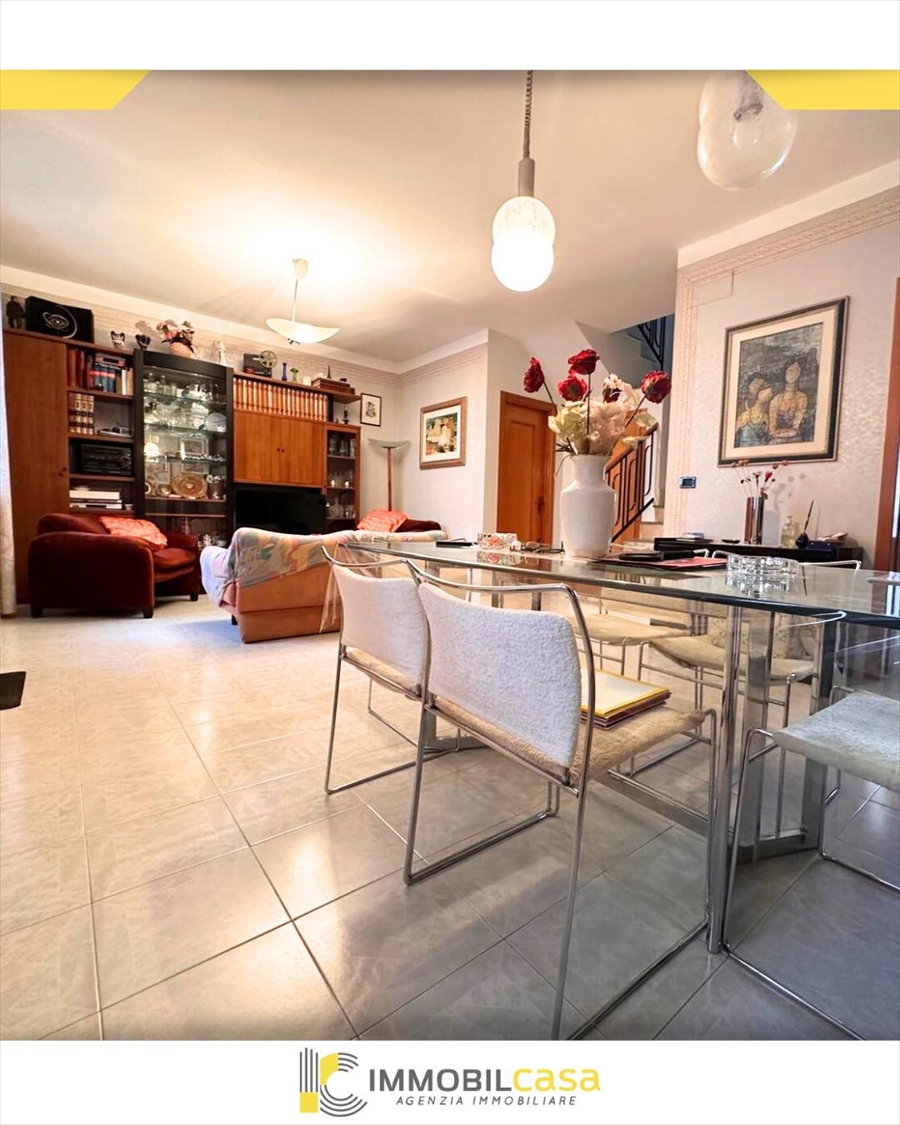 Villa con giardino, Altamura viale regina margherita