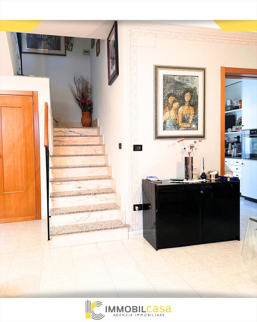 Villa con giardino, Altamura viale regina margherita