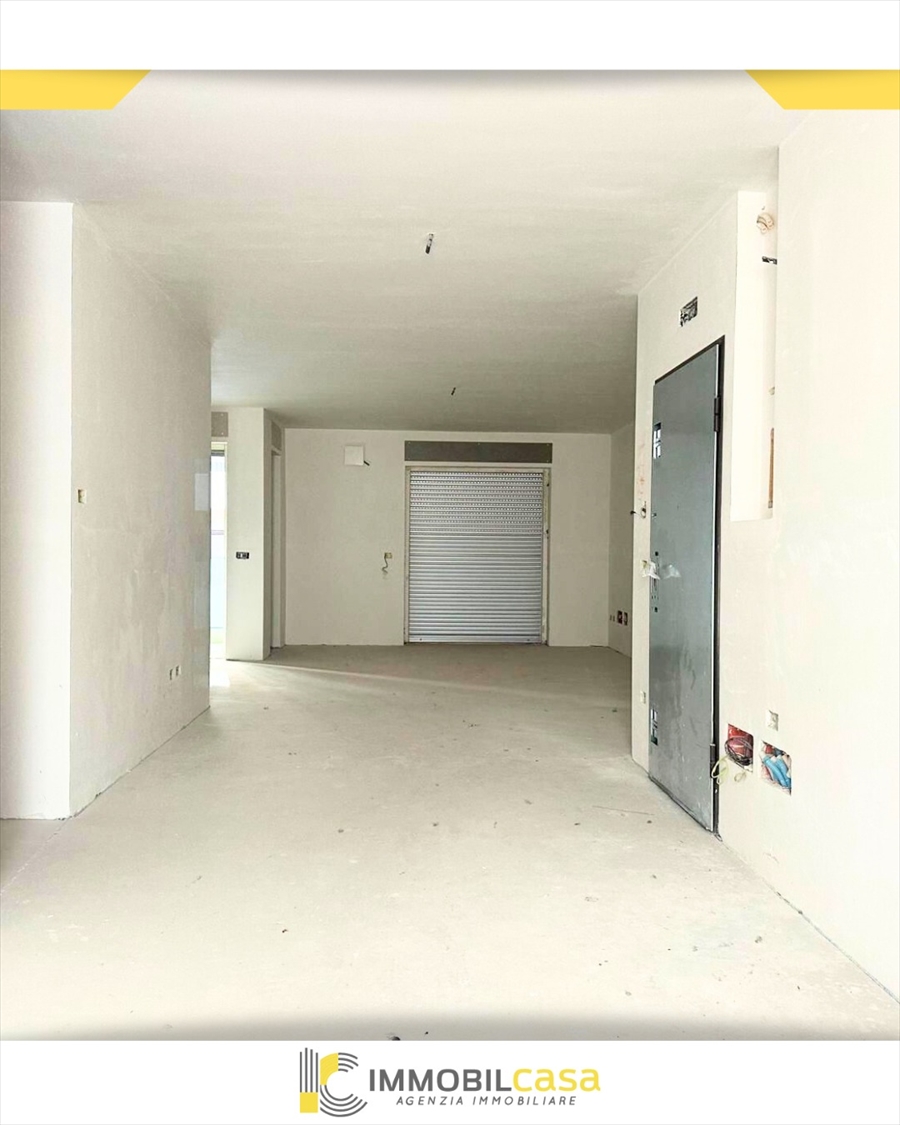 Trilocale con box, Altamura via manzoni