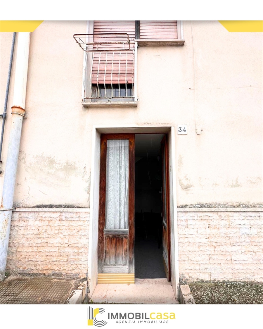 Casa indipendente da ristrutturare, Altamura zona arnaldo da brescia