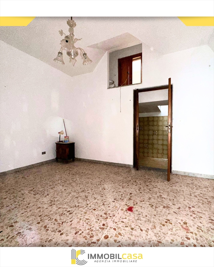 Casa indipendente da ristrutturare, Altamura zona viale martiri