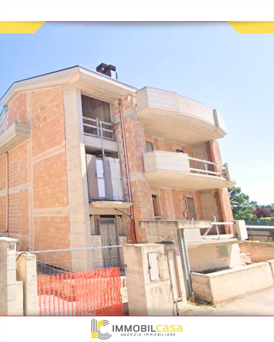 Stabile/Palazzo con box, Altamura zona nuova via selva