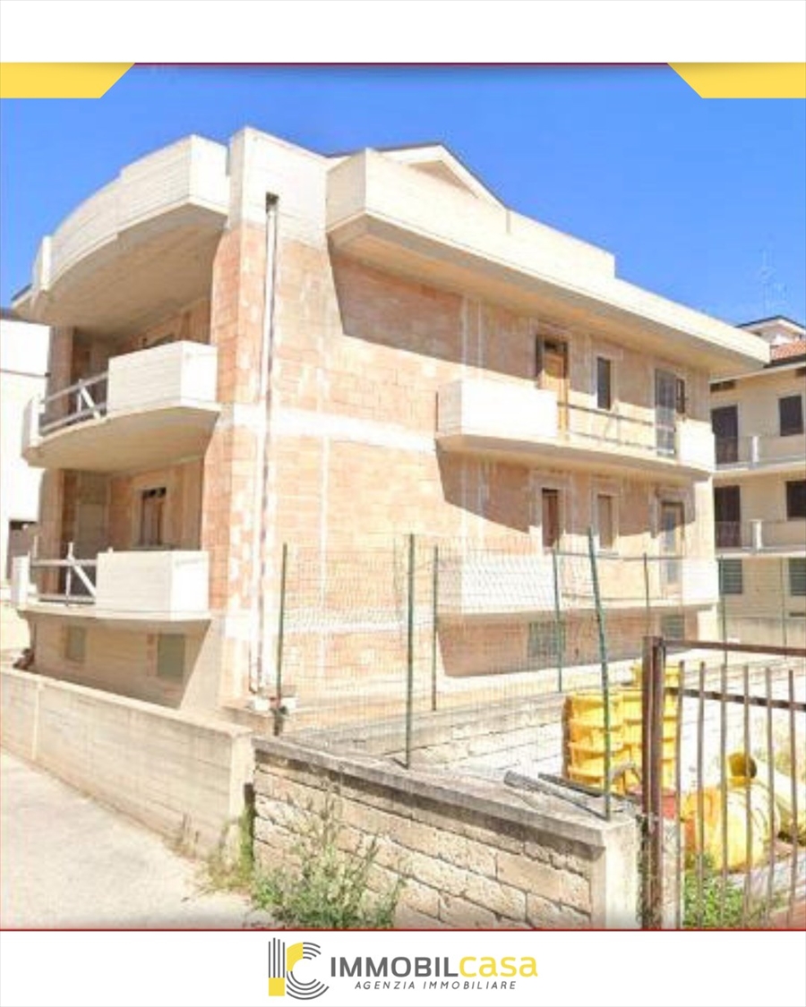 Stabile/Palazzo con box, Altamura zona nuova via selva