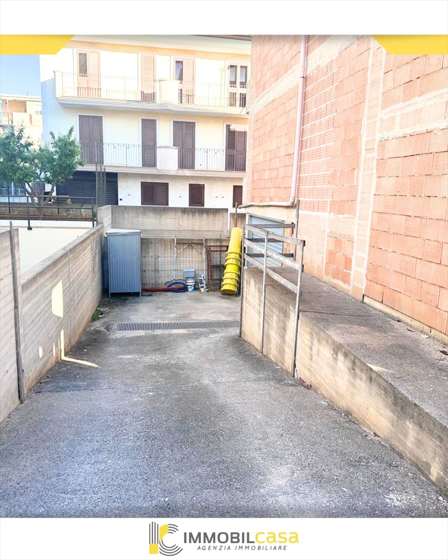 Stabile/Palazzo con box, Altamura zona nuova via selva