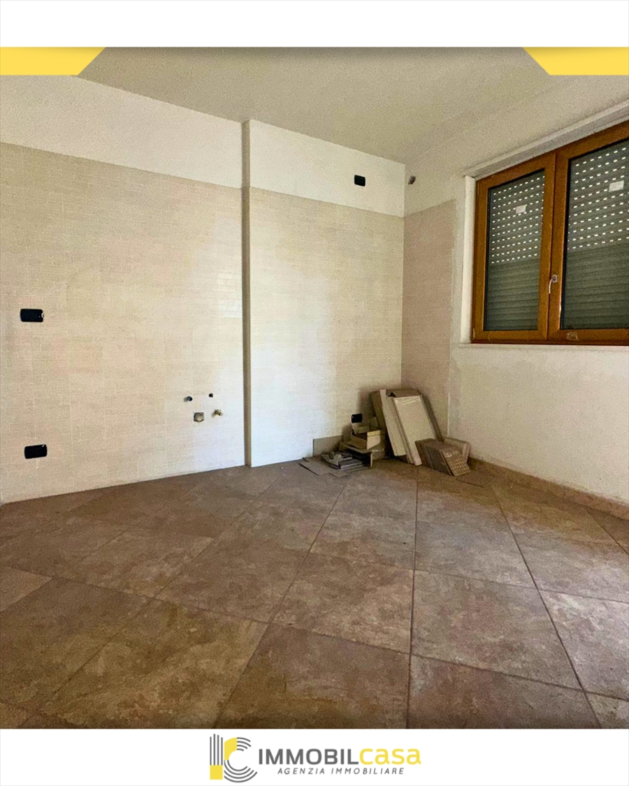Appartamento con box, Gravina in Puglia via alcide de gasperi