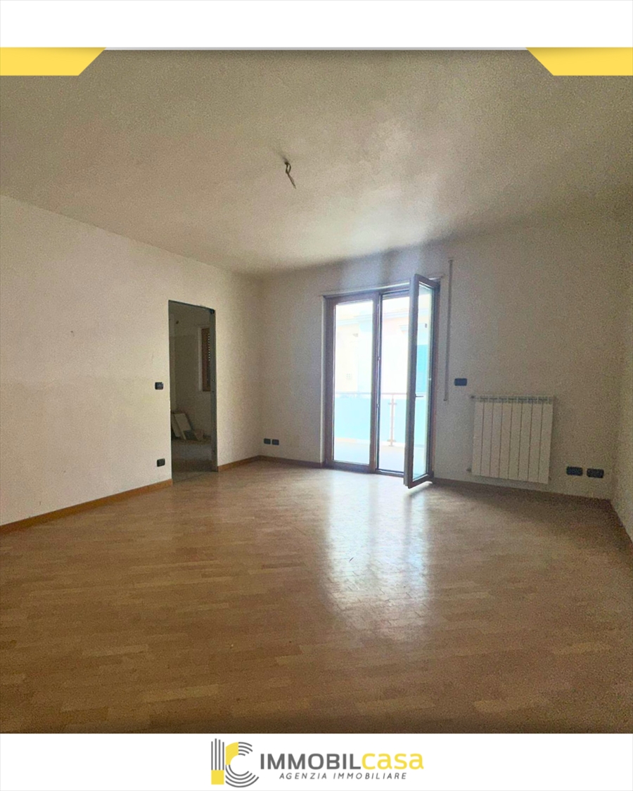 Appartamento con box, Gravina in Puglia via alcide de gasperi