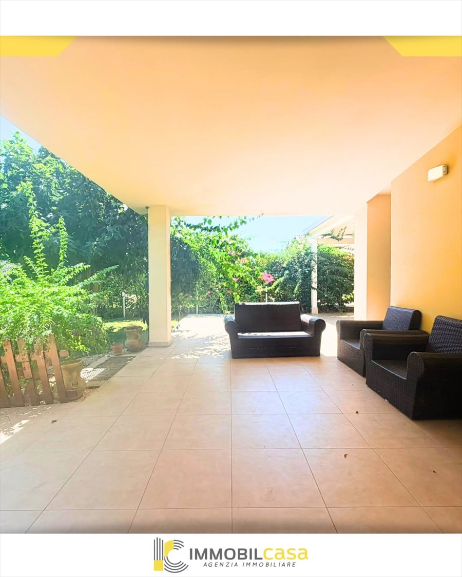 Villa con giardino, Policoro lido
