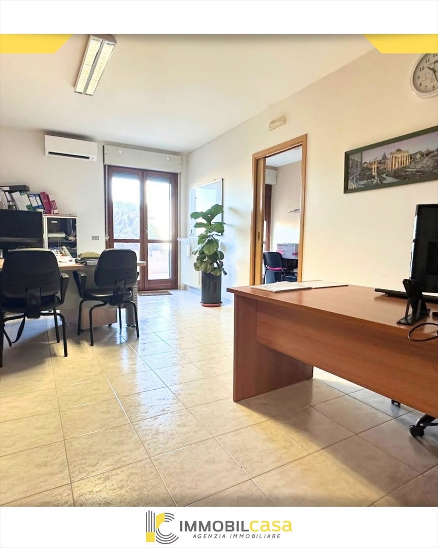 Trilocale con box, Altamura via bari