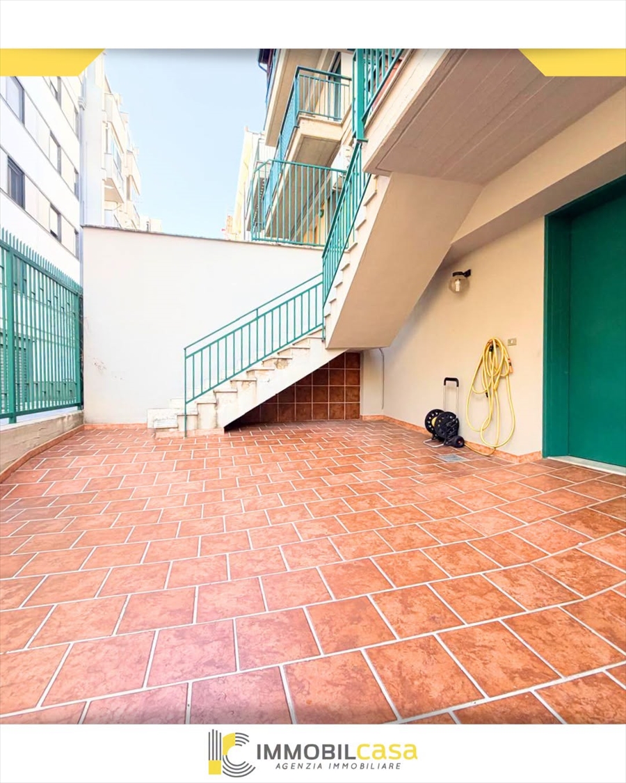 Casa indipendente con box, Altamura viale regina margherita