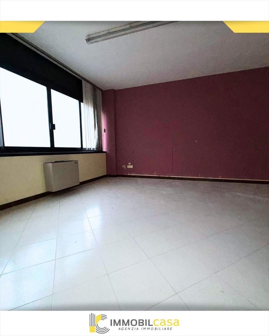 Ufficio con box, Altamura viale regina margherita