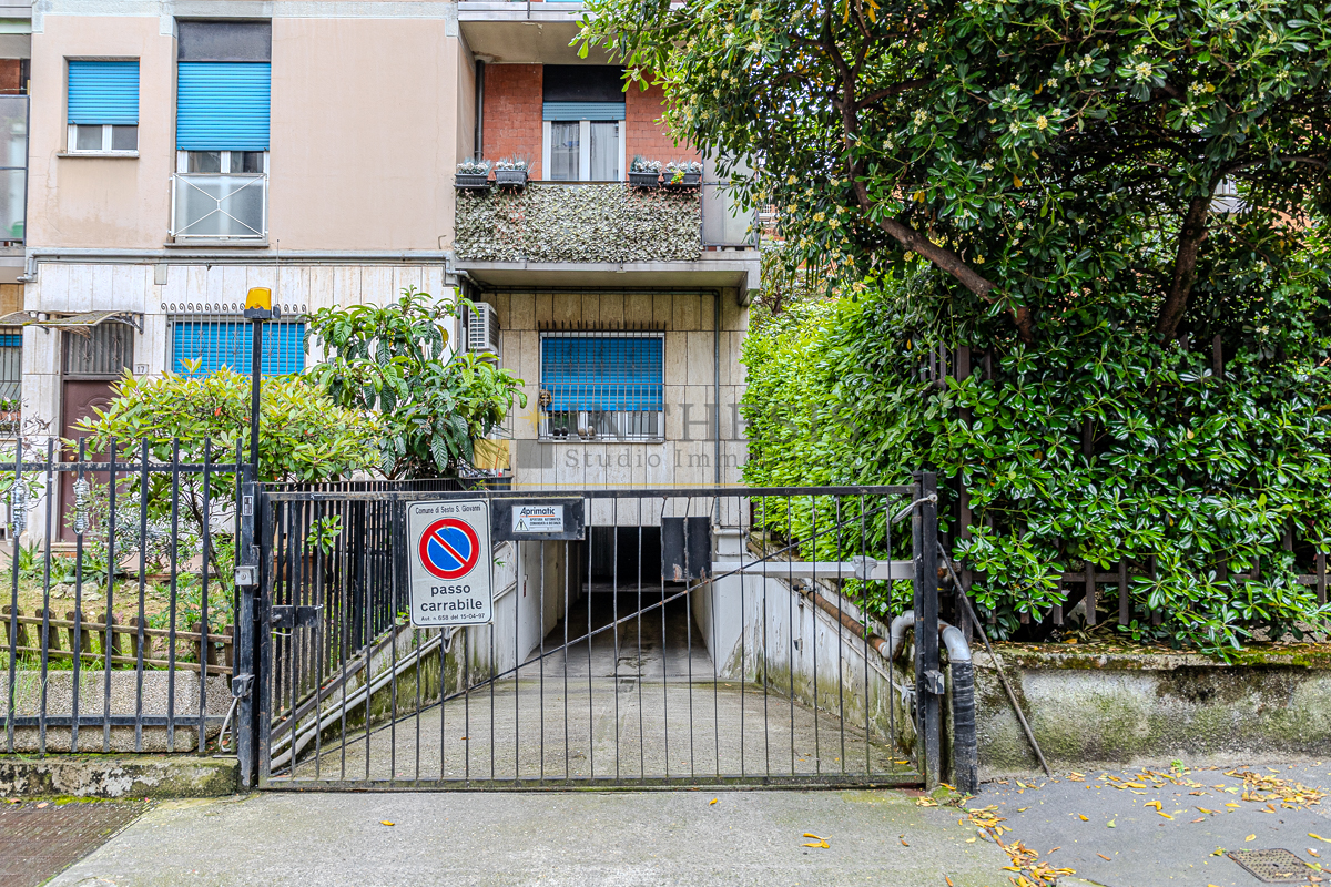 Posto auto coperto in vendita in via meroni 15, Sesto San Giovanni
