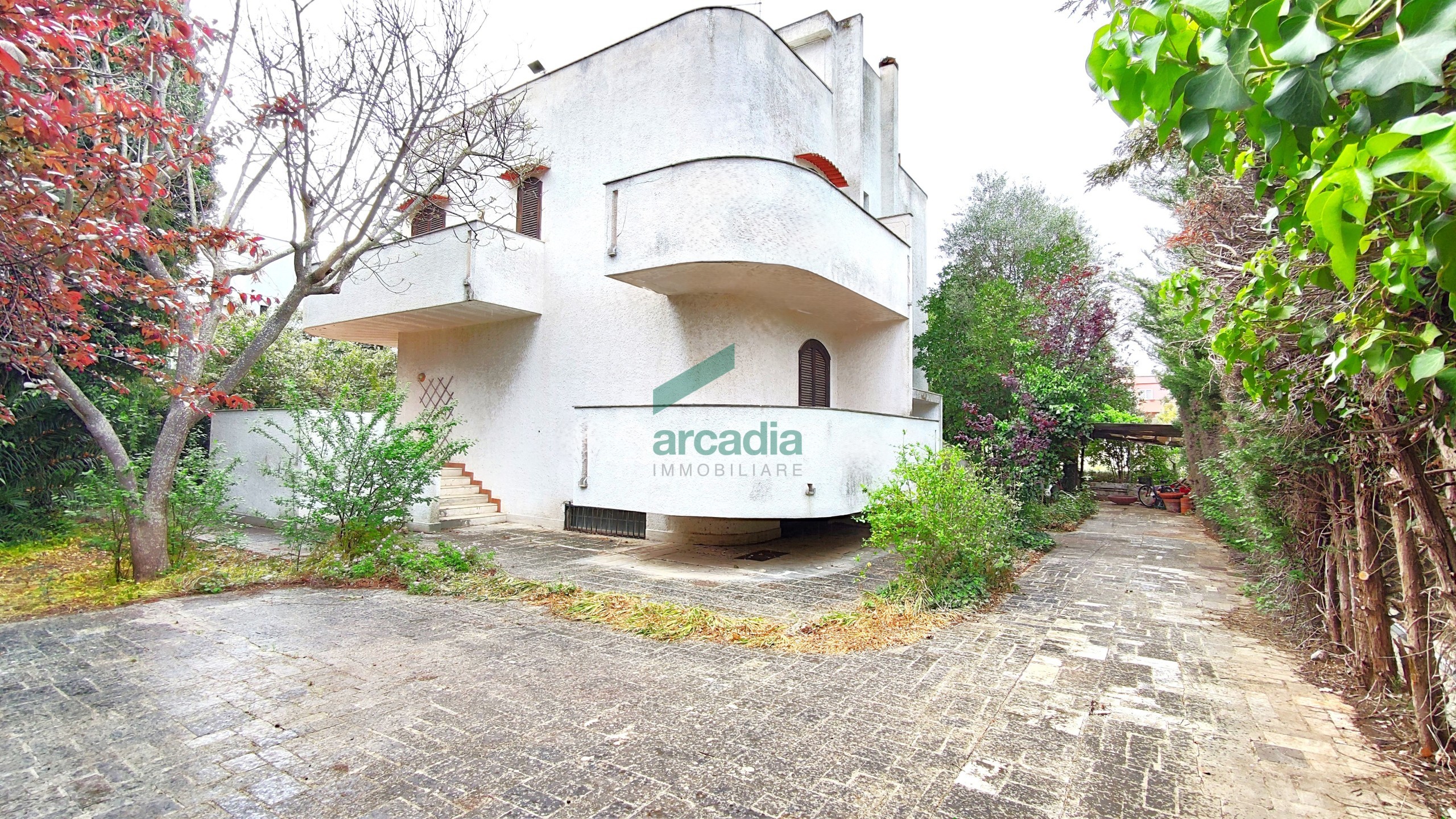 Villa con giardino in strada cola di cagno 32, Bari