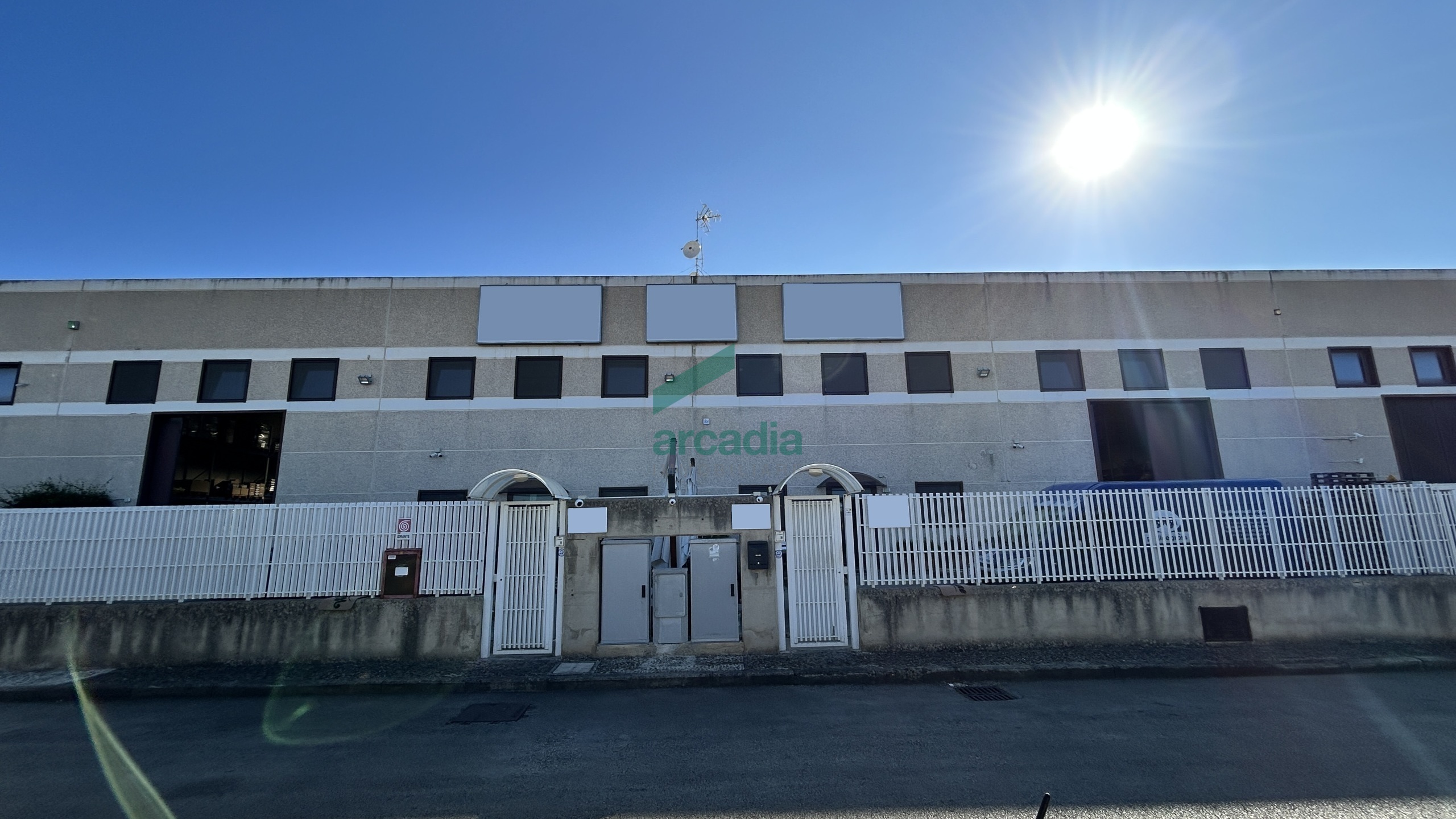 Capannone in vendita in strada provinciale modugno-bari 83, Modugno