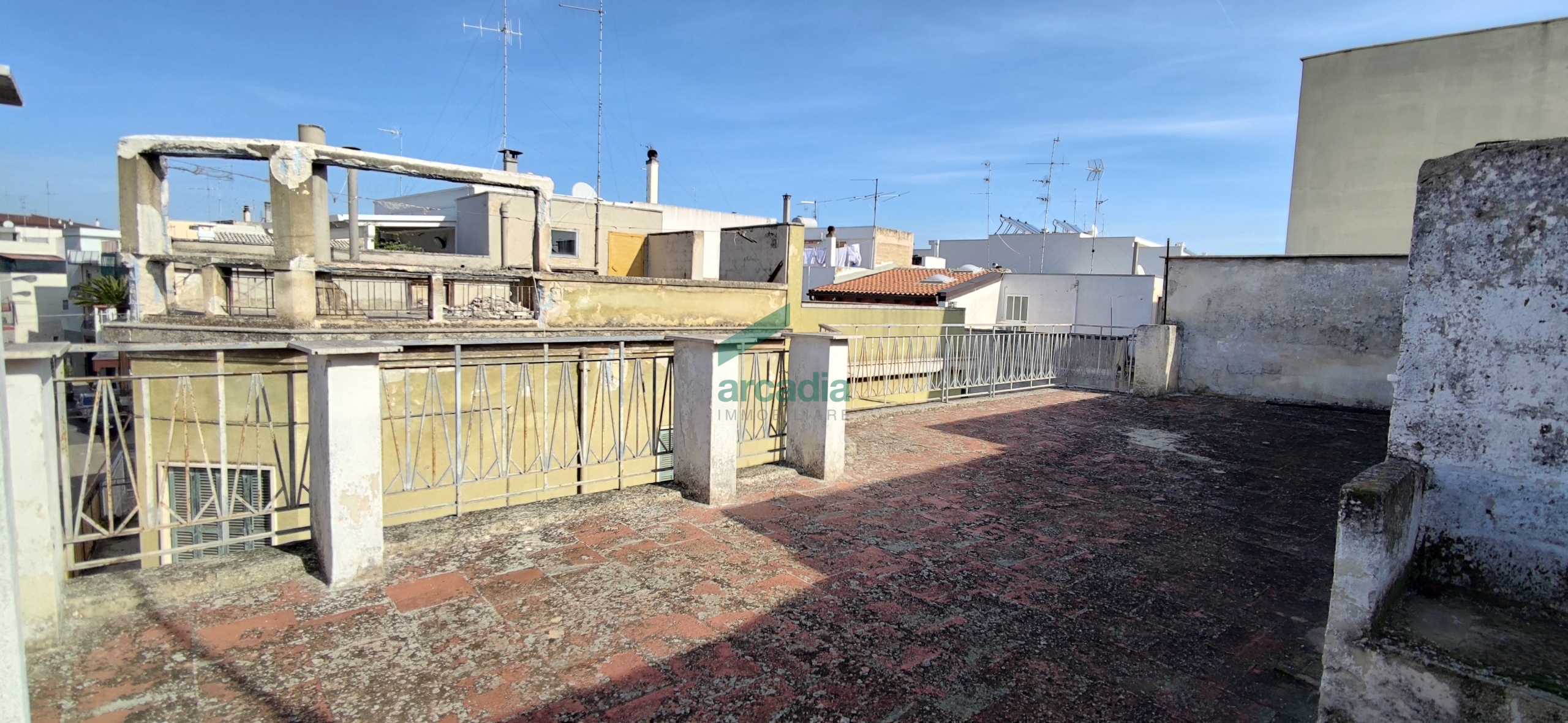 Quadrilocale da ristrutturare in via giordano 4, Rutigliano