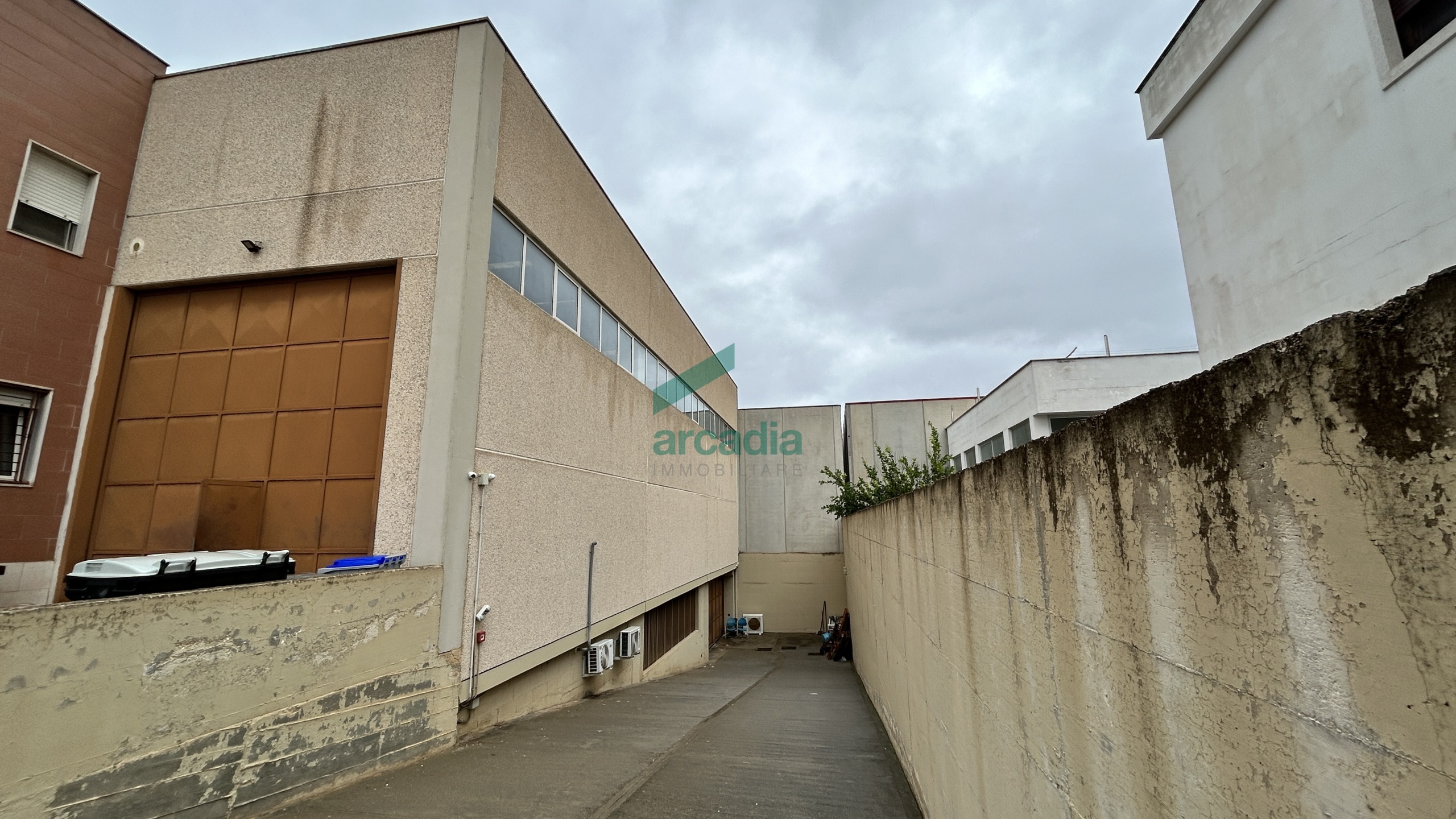 Capannone da ristrutturare in via dei vetrai 5, Modugno