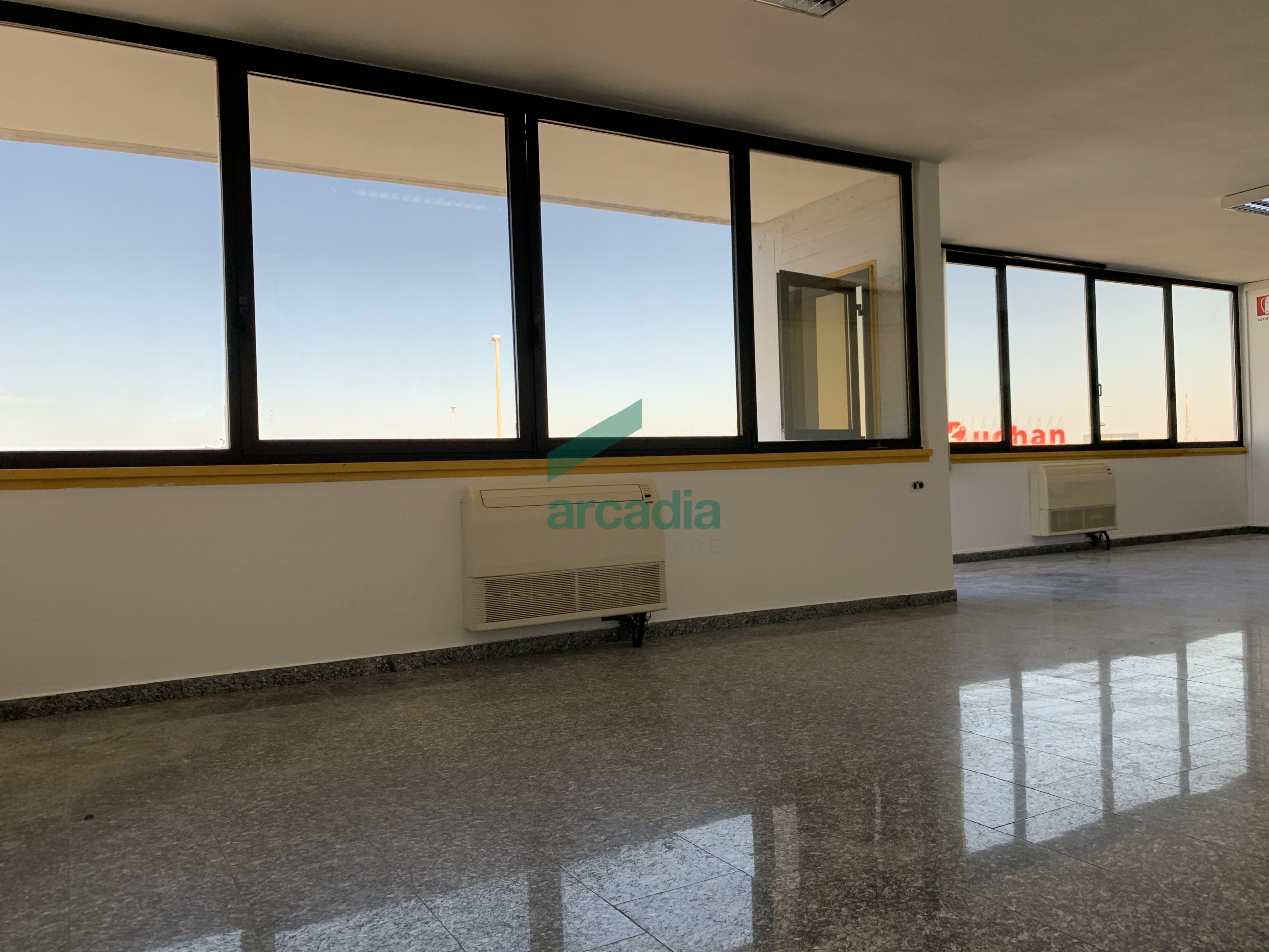 Ufficio in affitto in s.p. 231, Modugno