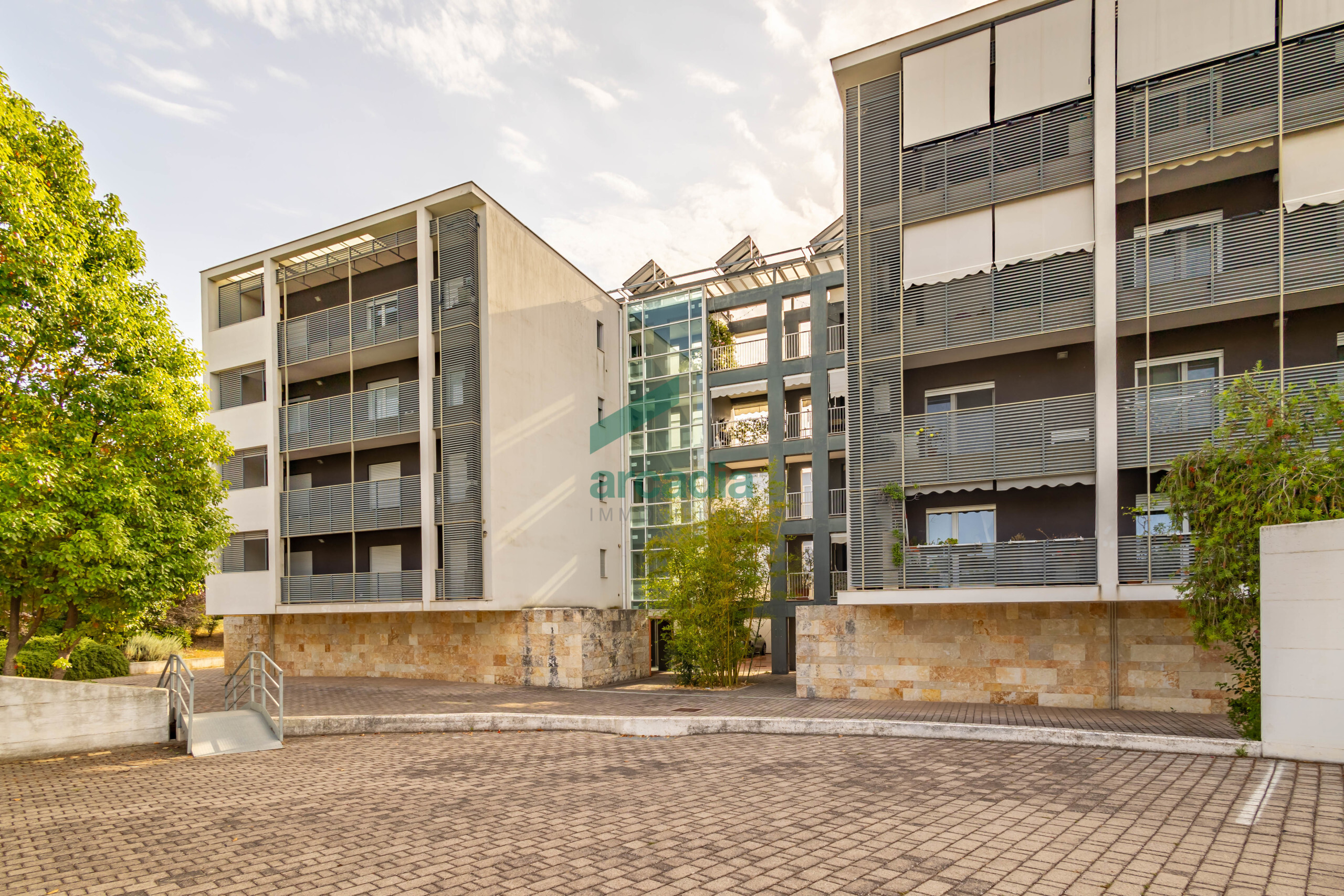 Quadrilocale con giardino in via rosario livatino 97, Bari