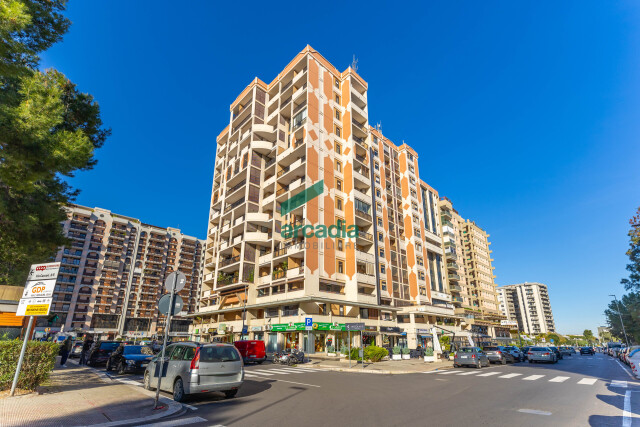 Ufficio in vendita in via camillo rosalba 49, Bari