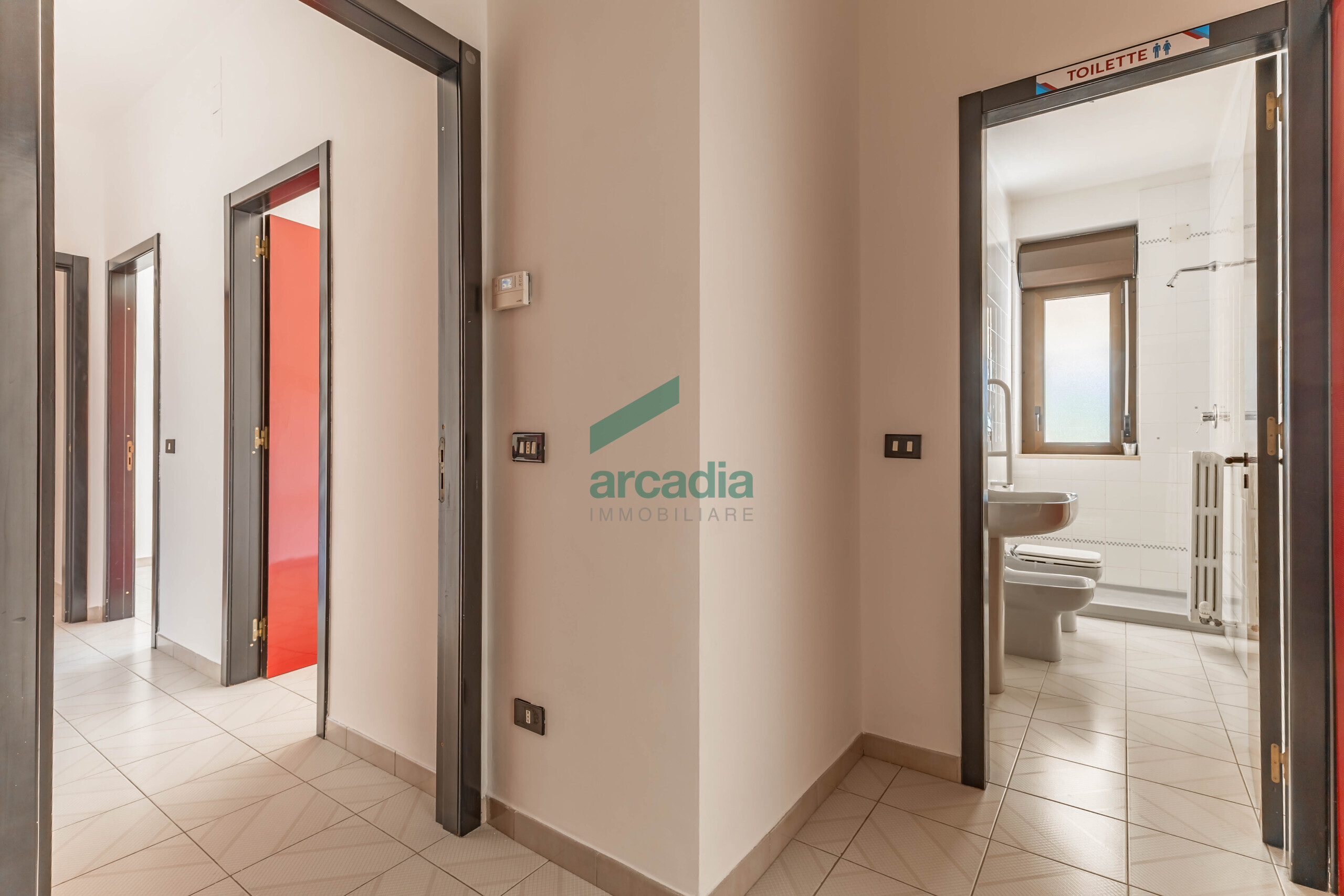 Ufficio in vendita in via camillo rosalba 49, Bari