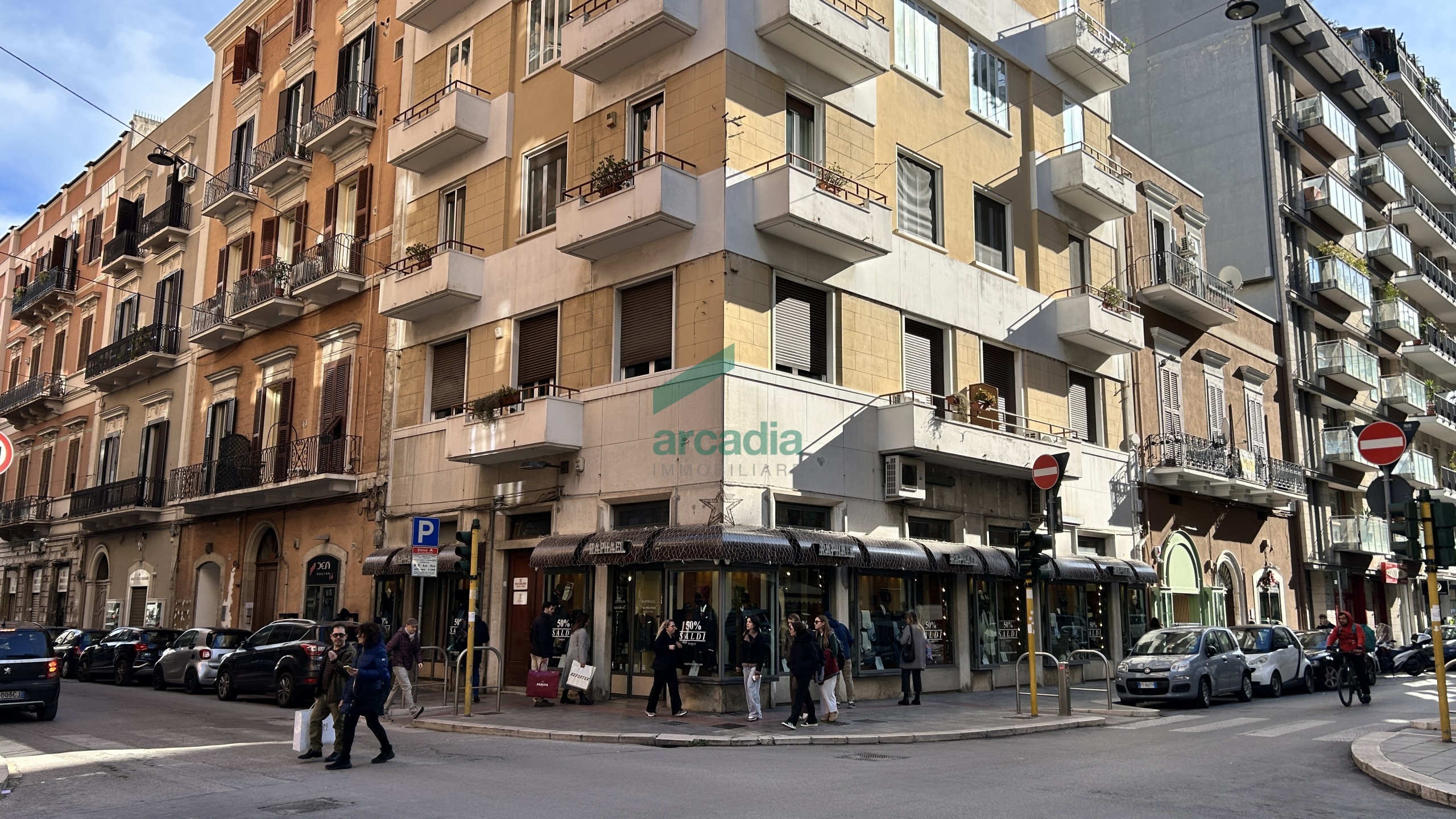 Locale commerciale in vendita in via dante alighieri 22, Bari