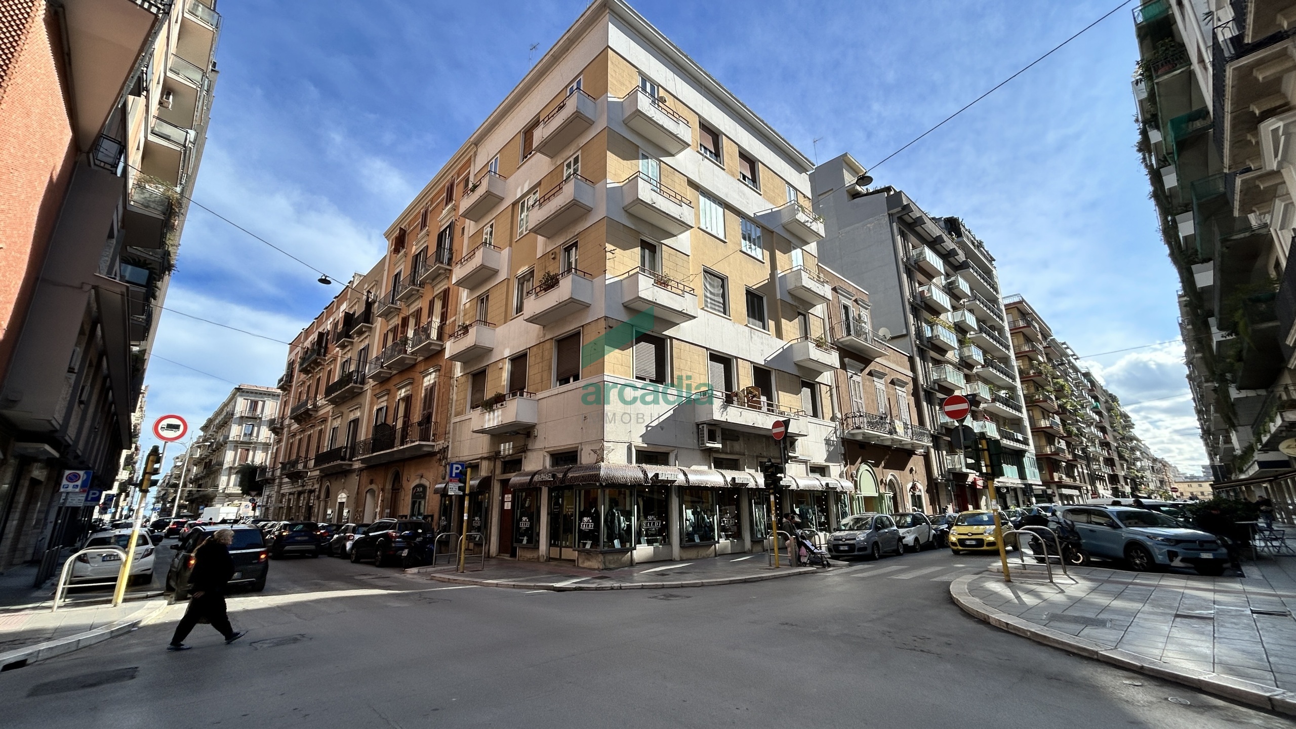 Locale commerciale in vendita in via dante alighieri 22, Bari