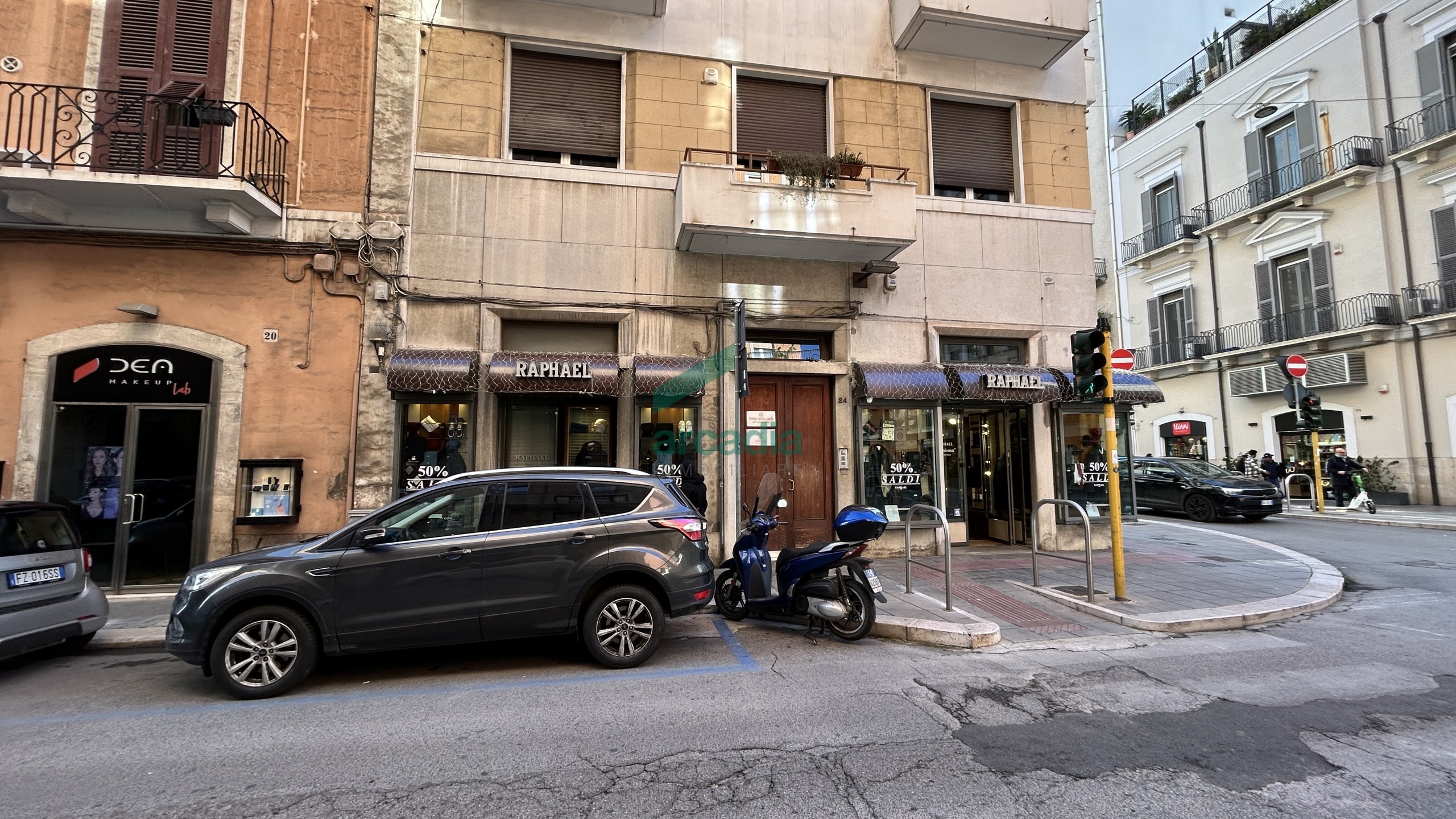 Locale commerciale in vendita in via dante alighieri 22, Bari