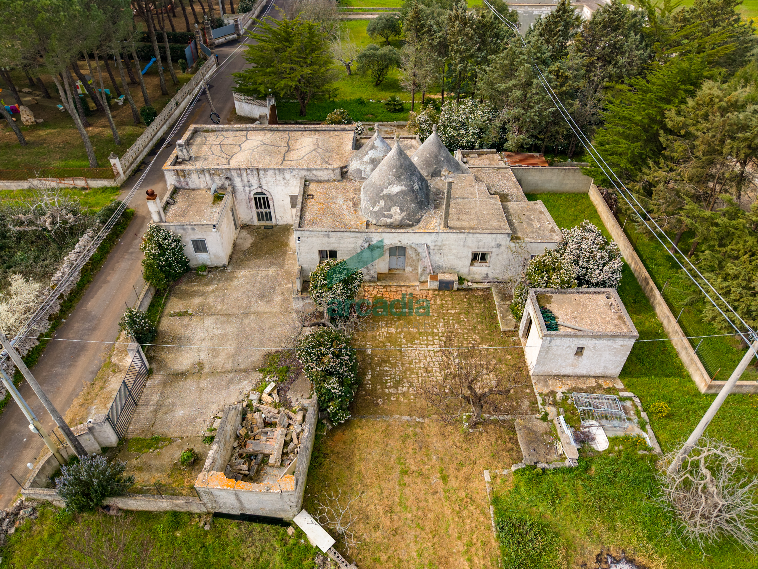 Casa indipendente con giardino in via pilozzo zona g 2, Martina Franca