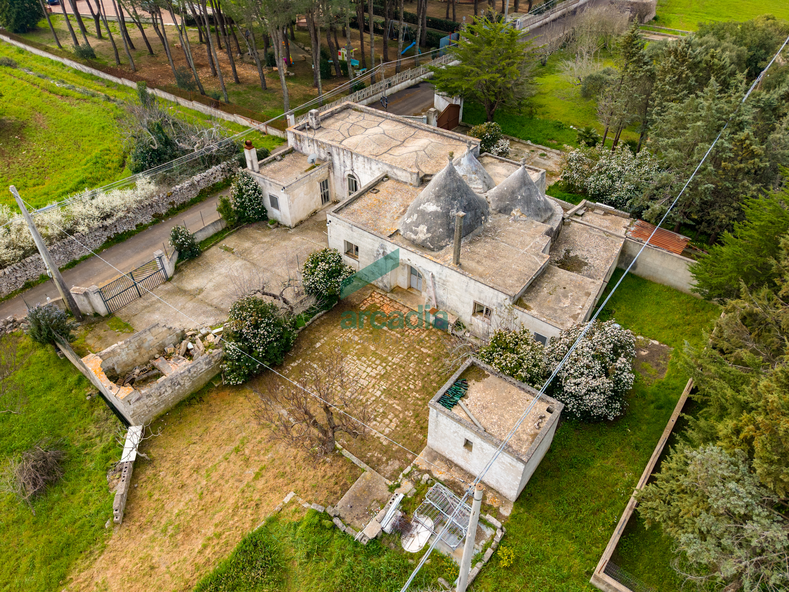 Casa indipendente con giardino in via pilozzo zona g 2, Martina Franca