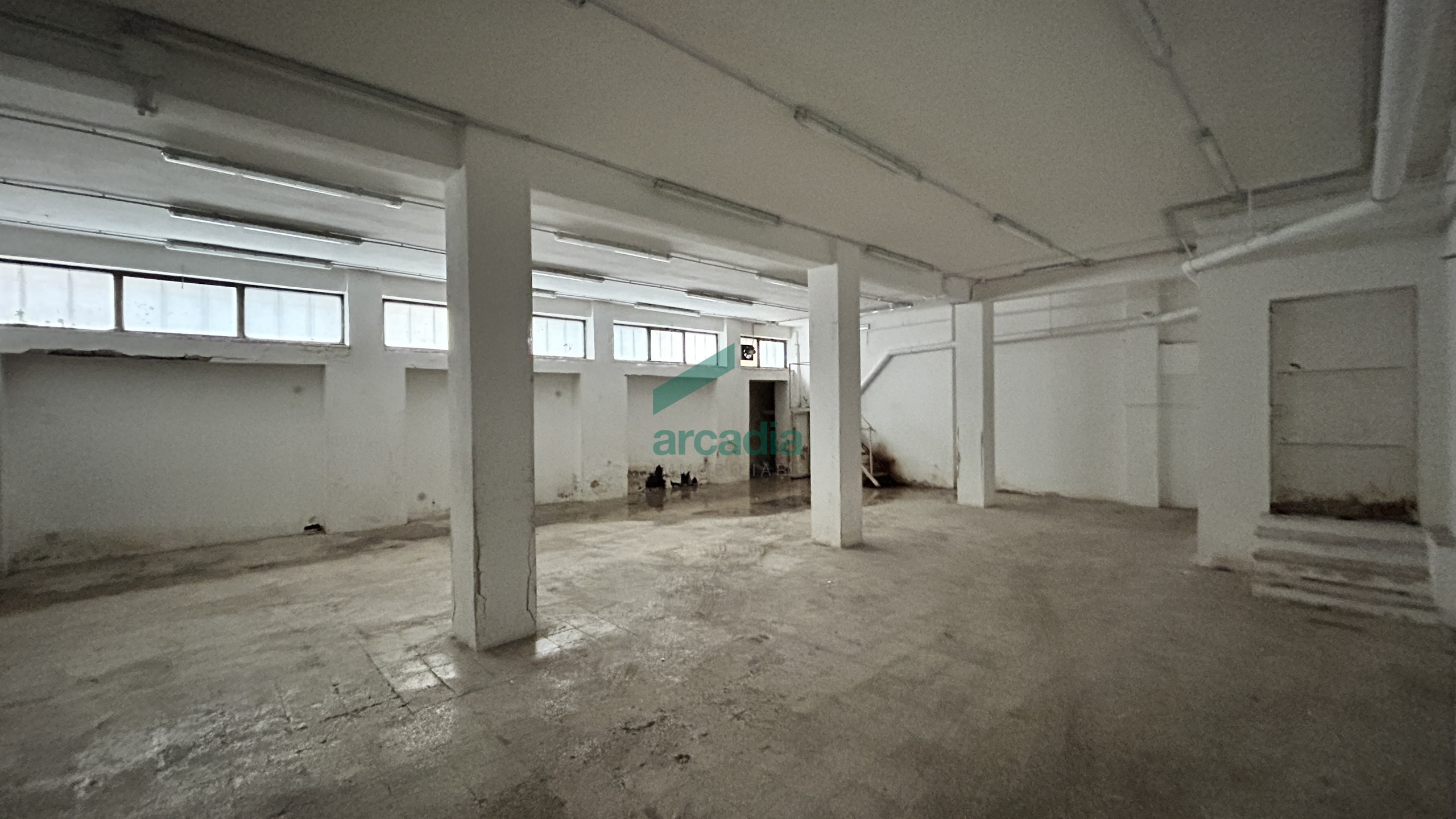 Box/Garage 680mq da ristrutturare in via monte san michele, Bari