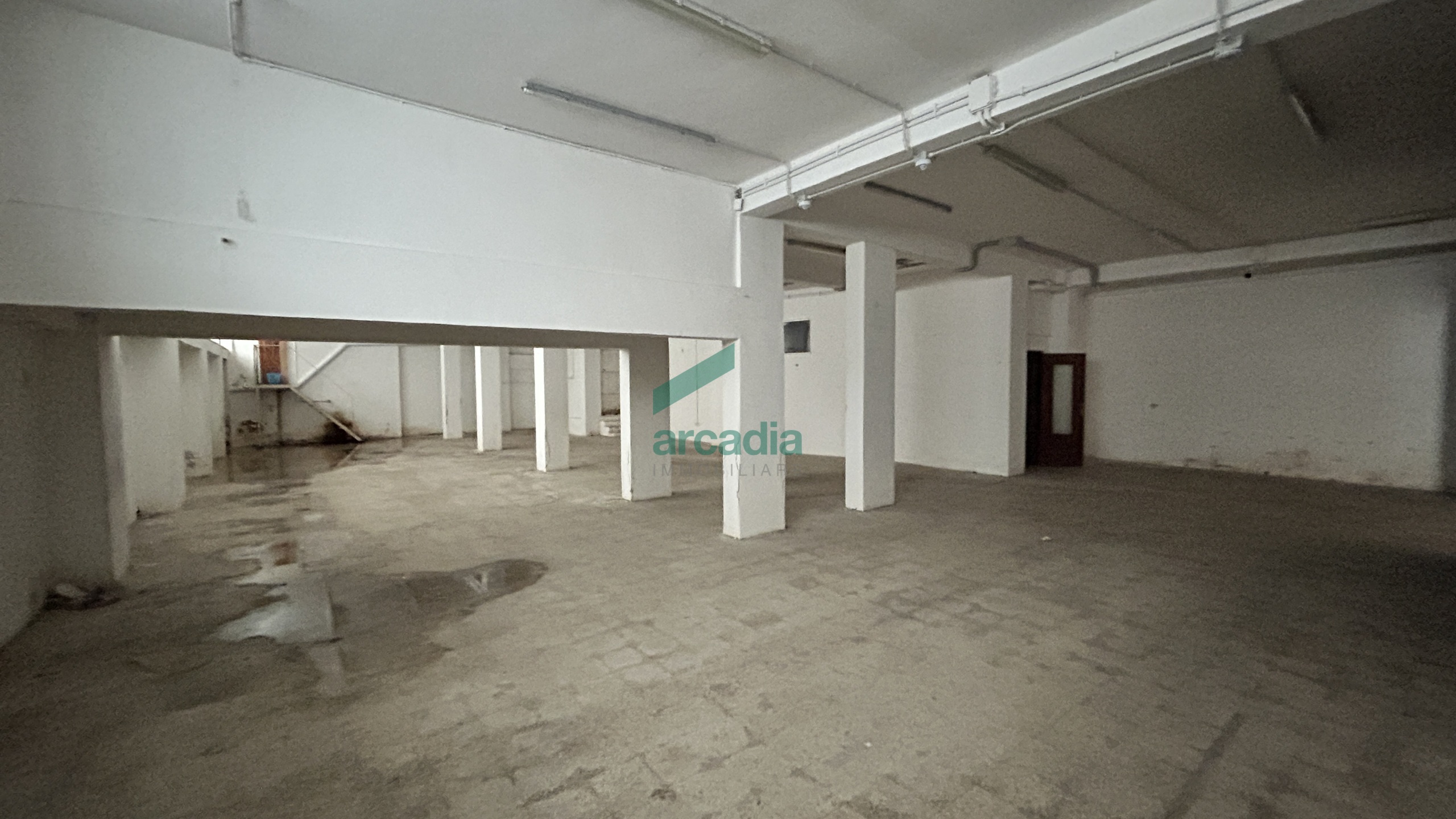 Box/Garage 680mq da ristrutturare in via monte san michele, Bari