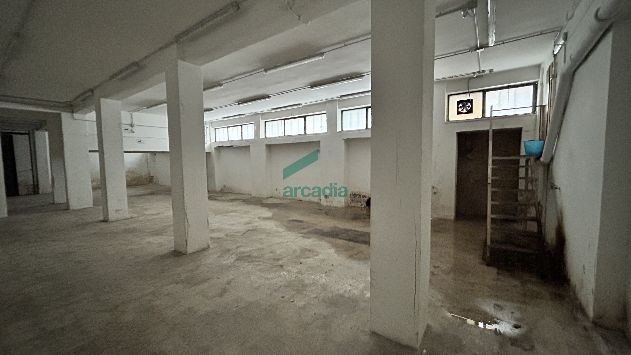 Box/Garage 680mq da ristrutturare in via monte san michele, Bari