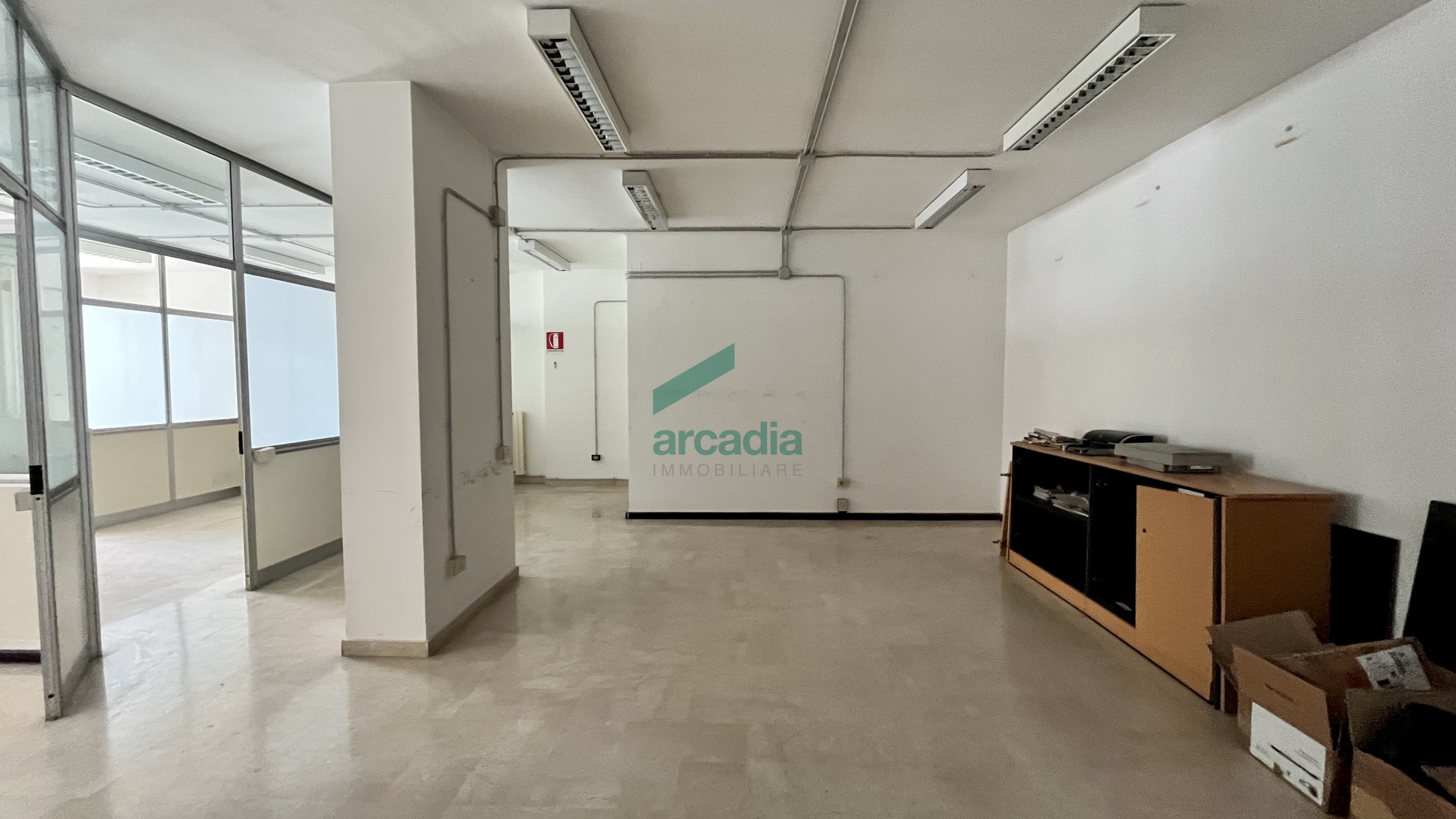 Ufficio da ristrutturare in via matarrese 58, Bari