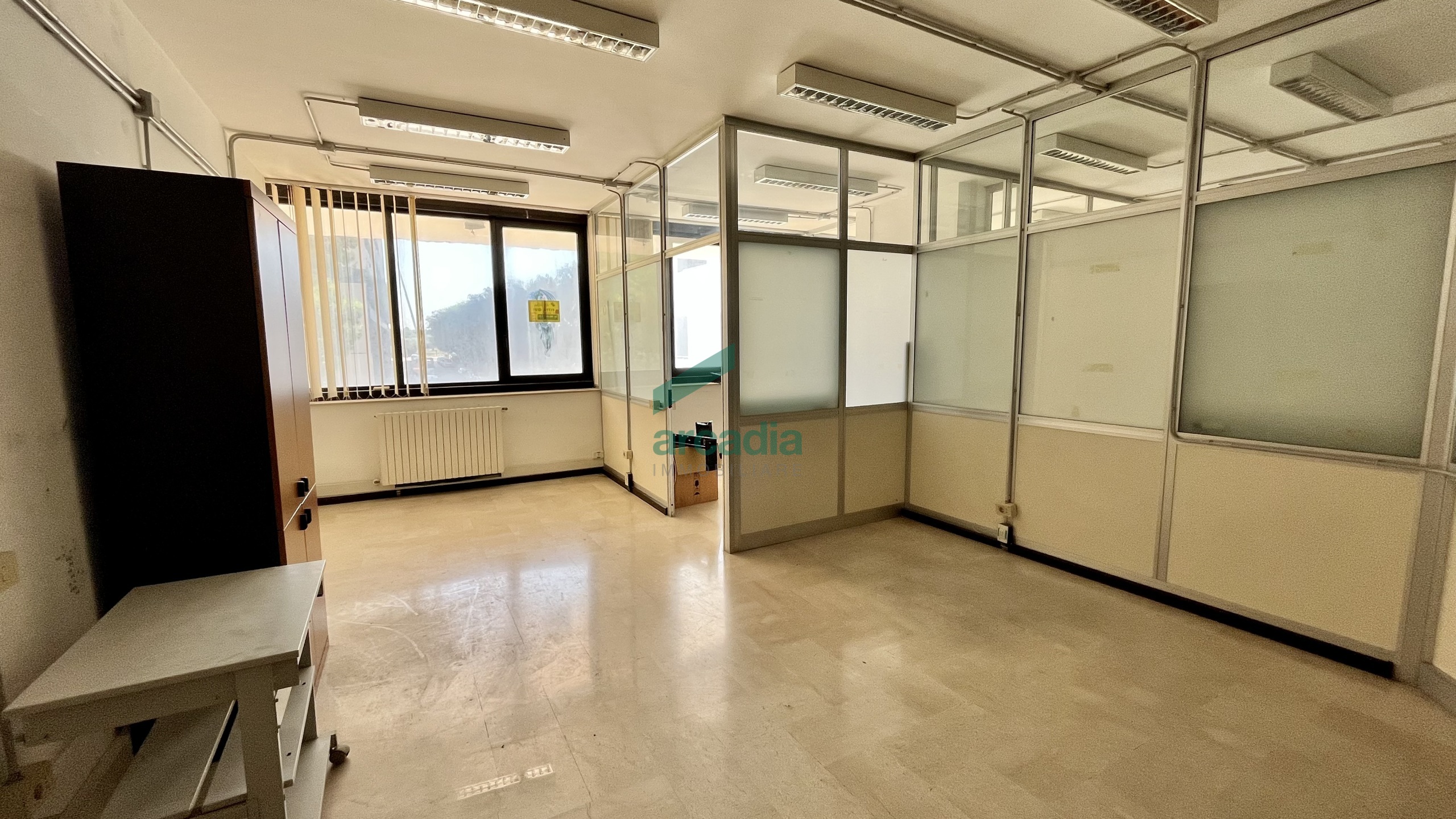 Ufficio da ristrutturare in via matarrese 58, Bari