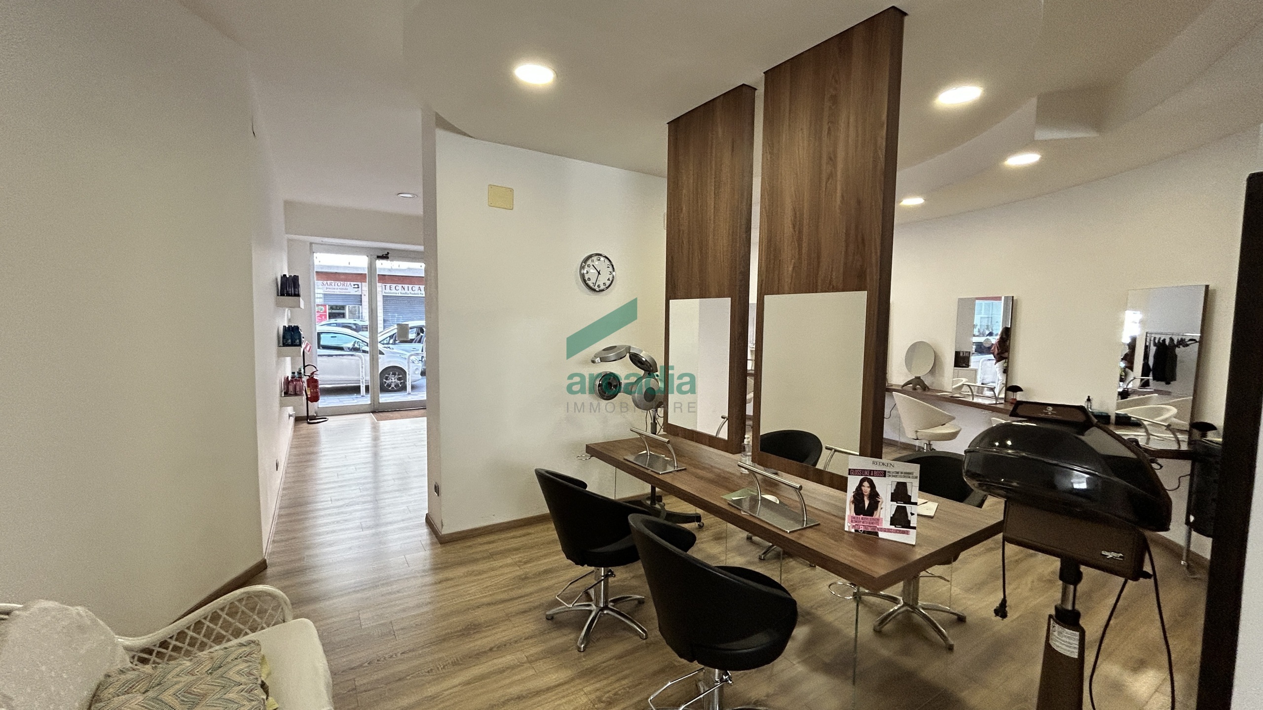 Locale commerciale in vendita in via luigi ricchioni 17, Bari